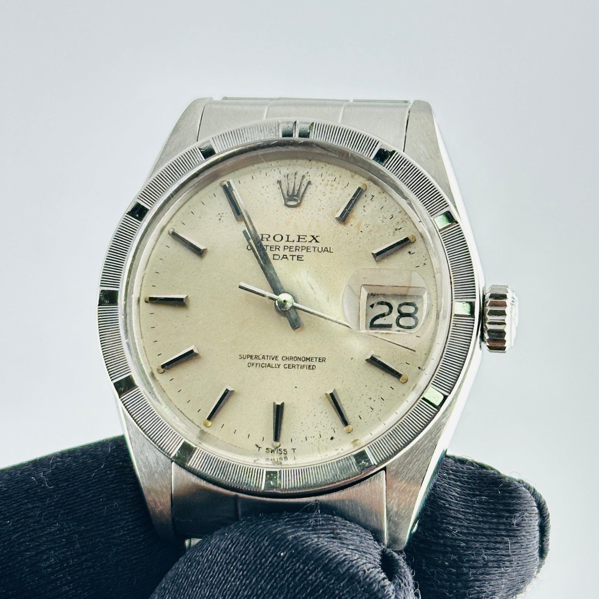 Rolex Oyster Perpetual Date Silver Stick / Has Spots Dial on Oyster Rivet Bracelet Ref. 1501 1970 — view 3