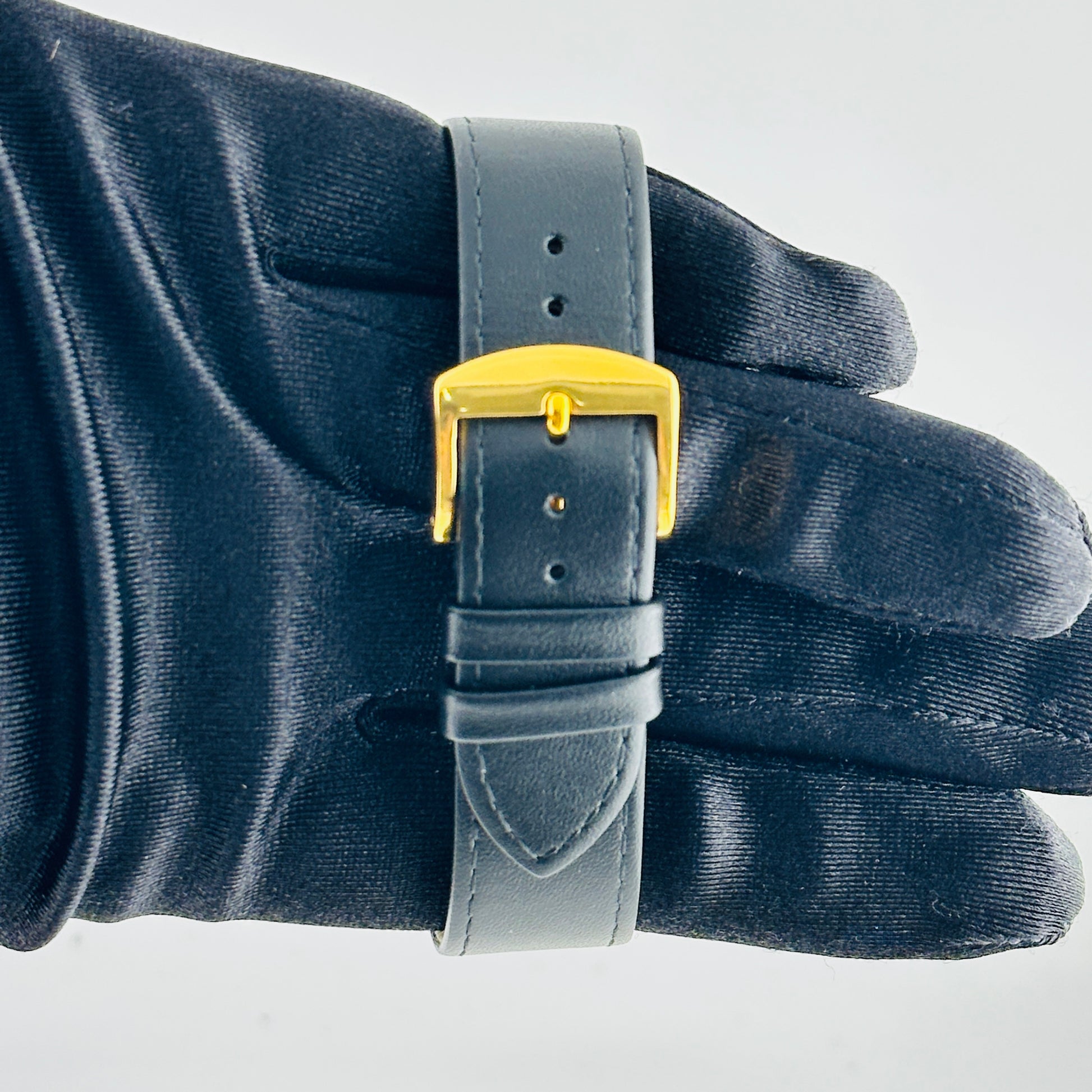 Rolex Submariner Black Dial on Generic Leather Band Ref. 16803 1985 — view 3