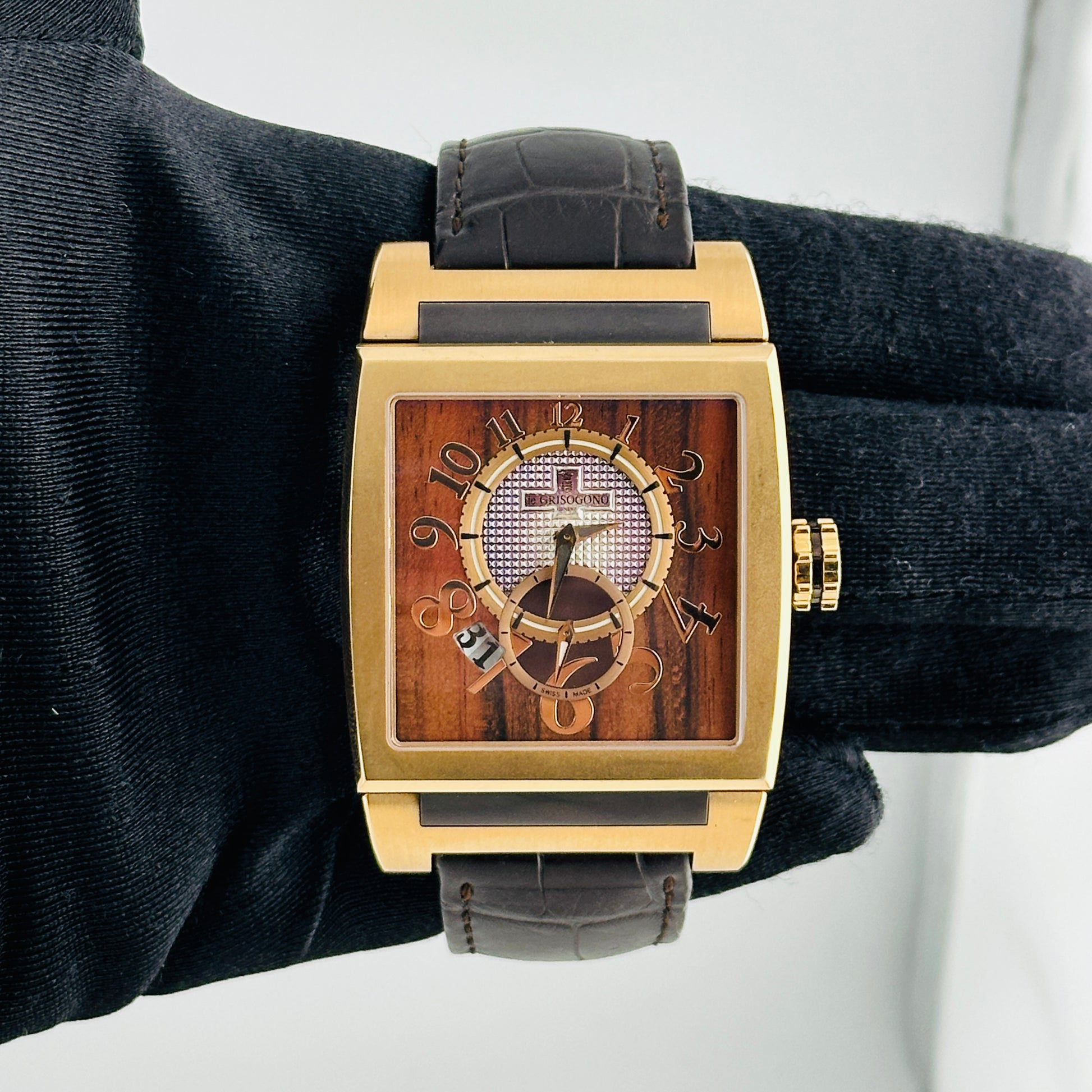 De Grisogono Instrumento Wood Dial on Leather Ref. AU750 — view 2