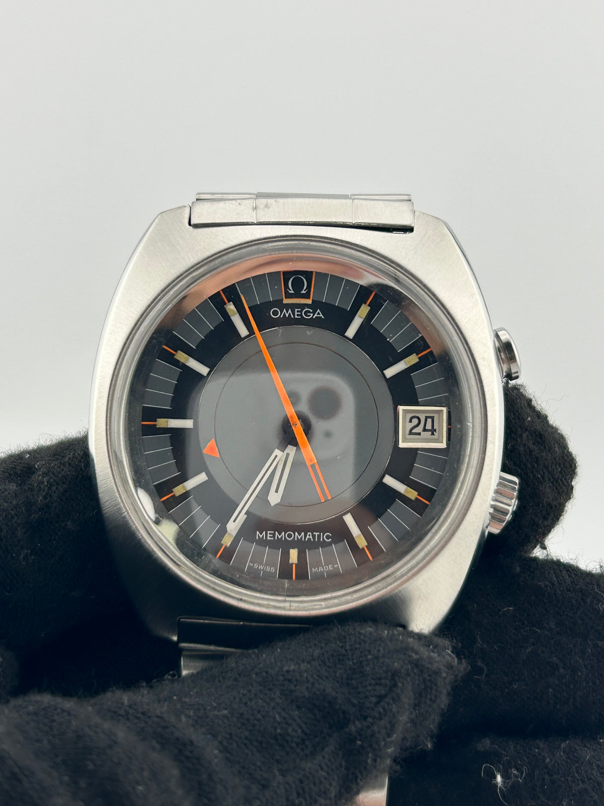 Omega Seamaster Memomatic Grey Dial on Stainless Steel Bracelet Ref. 166.072 — view 3