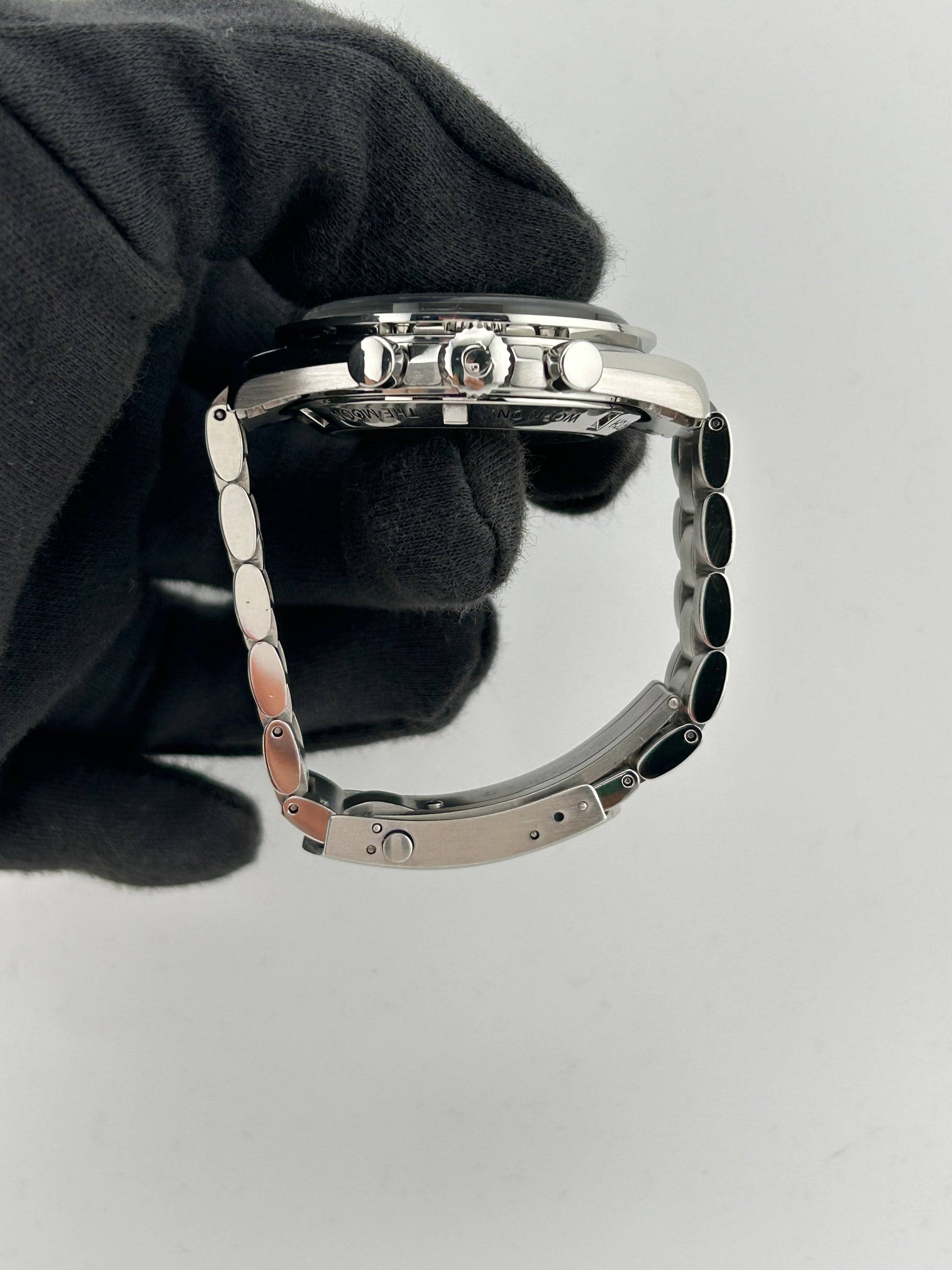 Omega Speedmaster Moonwatch Black Dial on Stainless Steel Bracelet Ref. 3572.5 — view 5