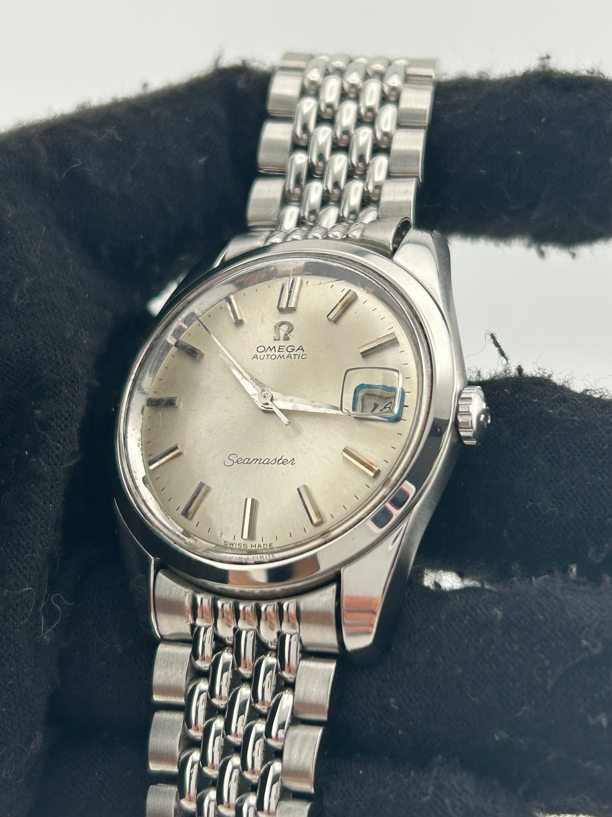 Omega Seamaster Silver Dial on Stainless Steel Bracelet Ref. 166.01 — view 2
