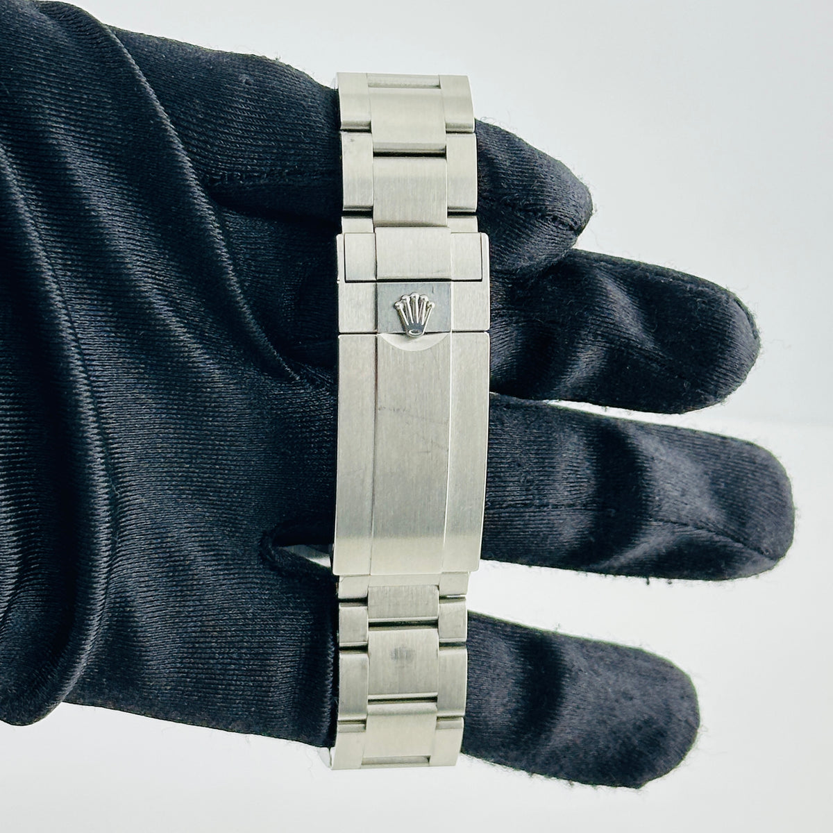 Rolex Sea-Dweller Black Dial on Oyster Bracelet Ref. 126600 Card 2019 — view 4