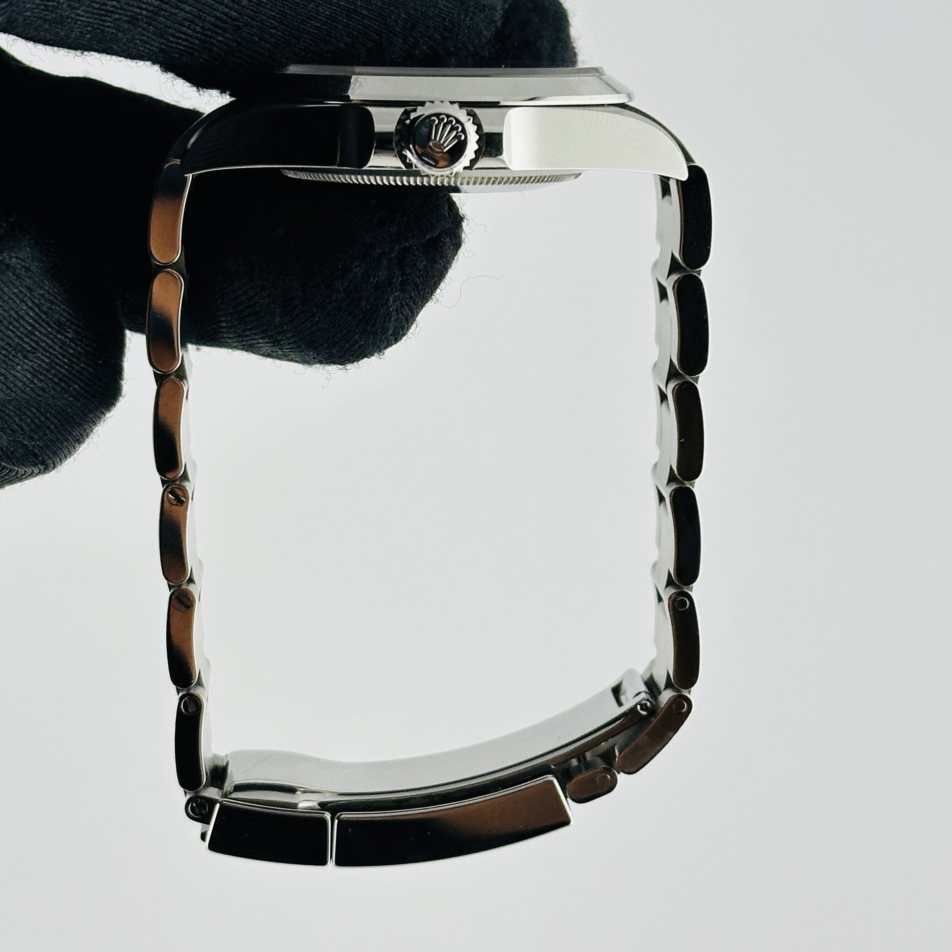 Rolex Airking Black Dial on Oyster Bracelet Ref. 126900 Card 2024 — view 6