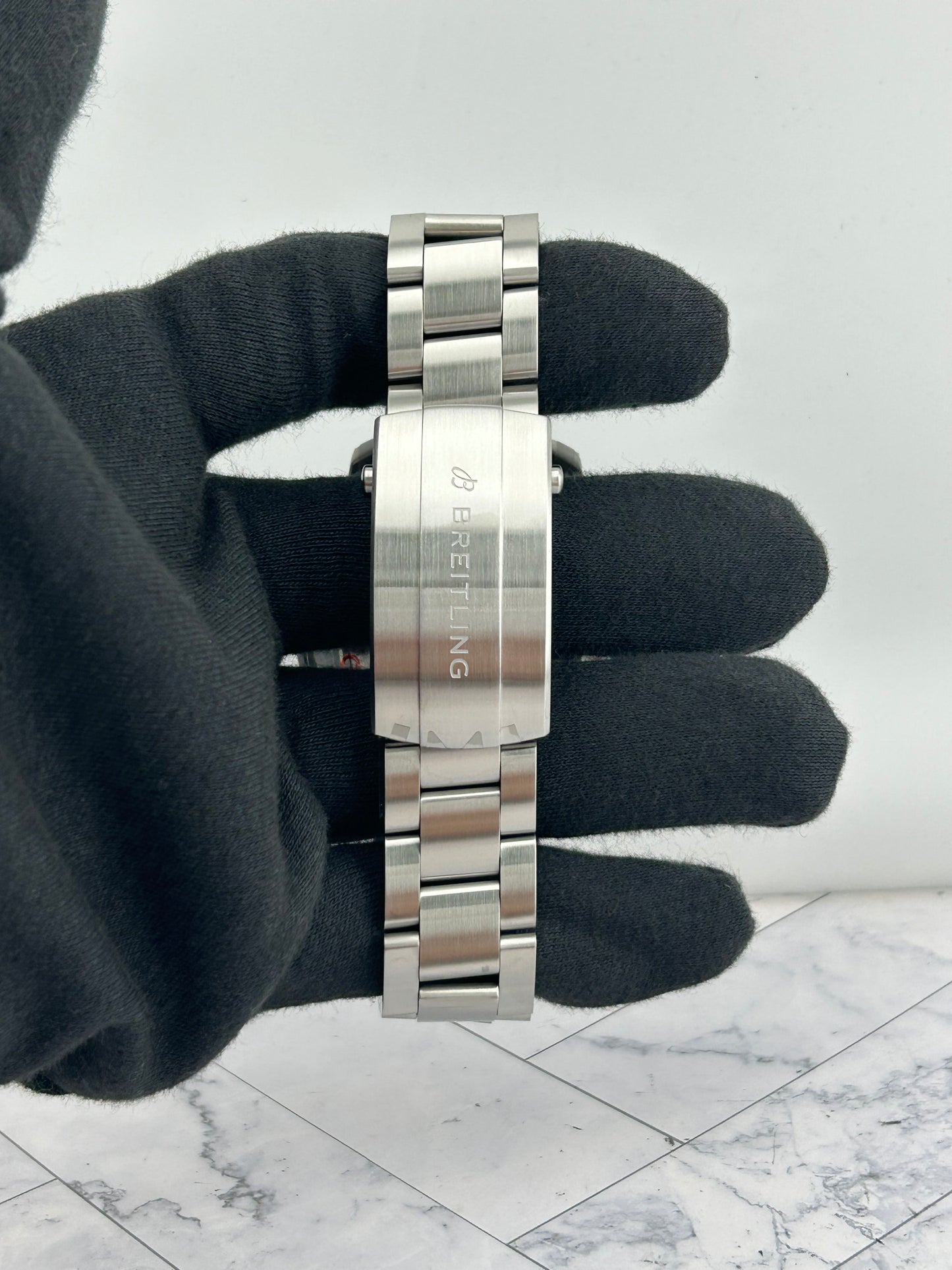 Breitling Avenger B01 Chronograph Green Dial on Bracelet Ref. AB0147101L1A1 Card 2026 — view 4