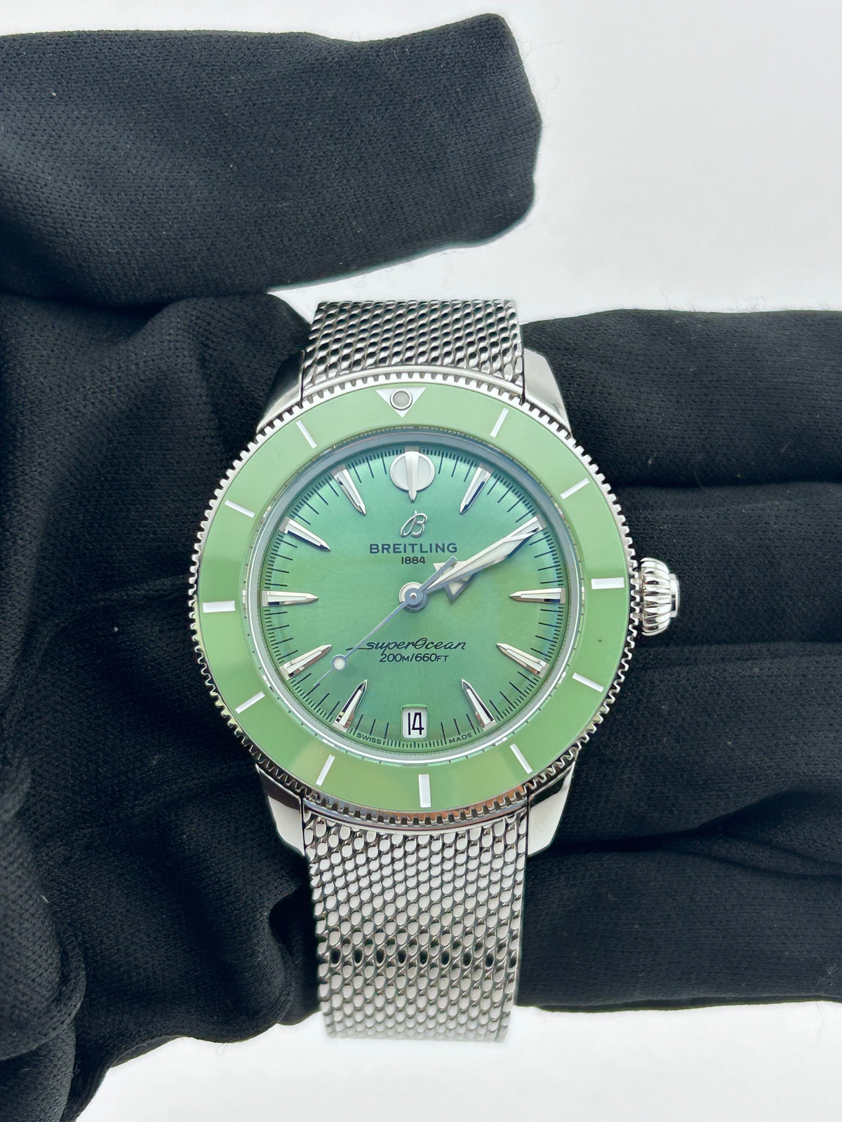 Breitling Superocean Heritage Green Dial on Mesh Metal Bracelet Ref. A10390 Complete — view 2