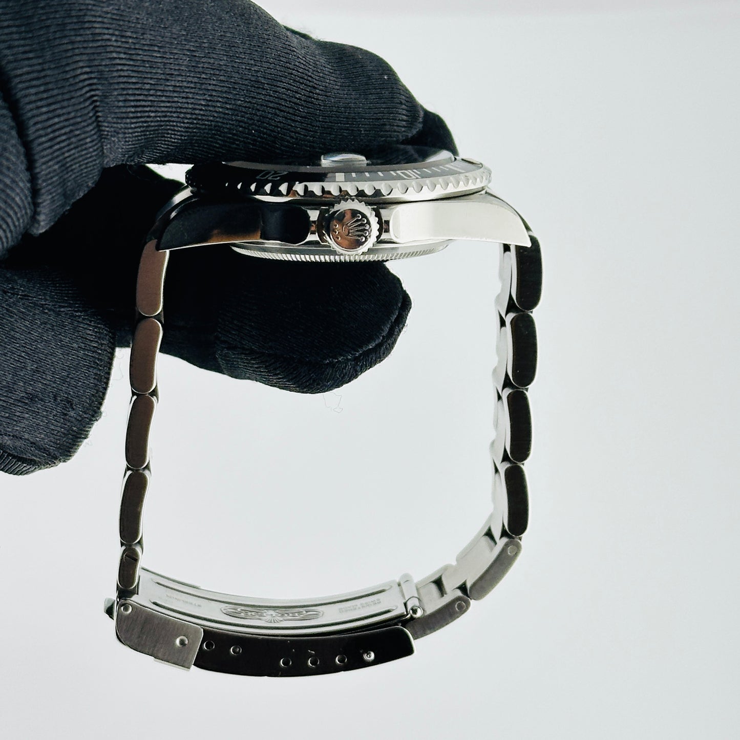 Rolex Submariner Black Dial on Oyster Bracelet Ref. 16610 Papers 2006 — view 6