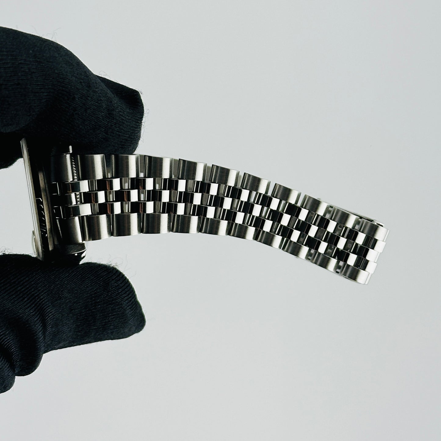 Rolex Datejust Silver Stick Dial on D Link Jubilee Ref. 68274 Papers 1992 — view 4
