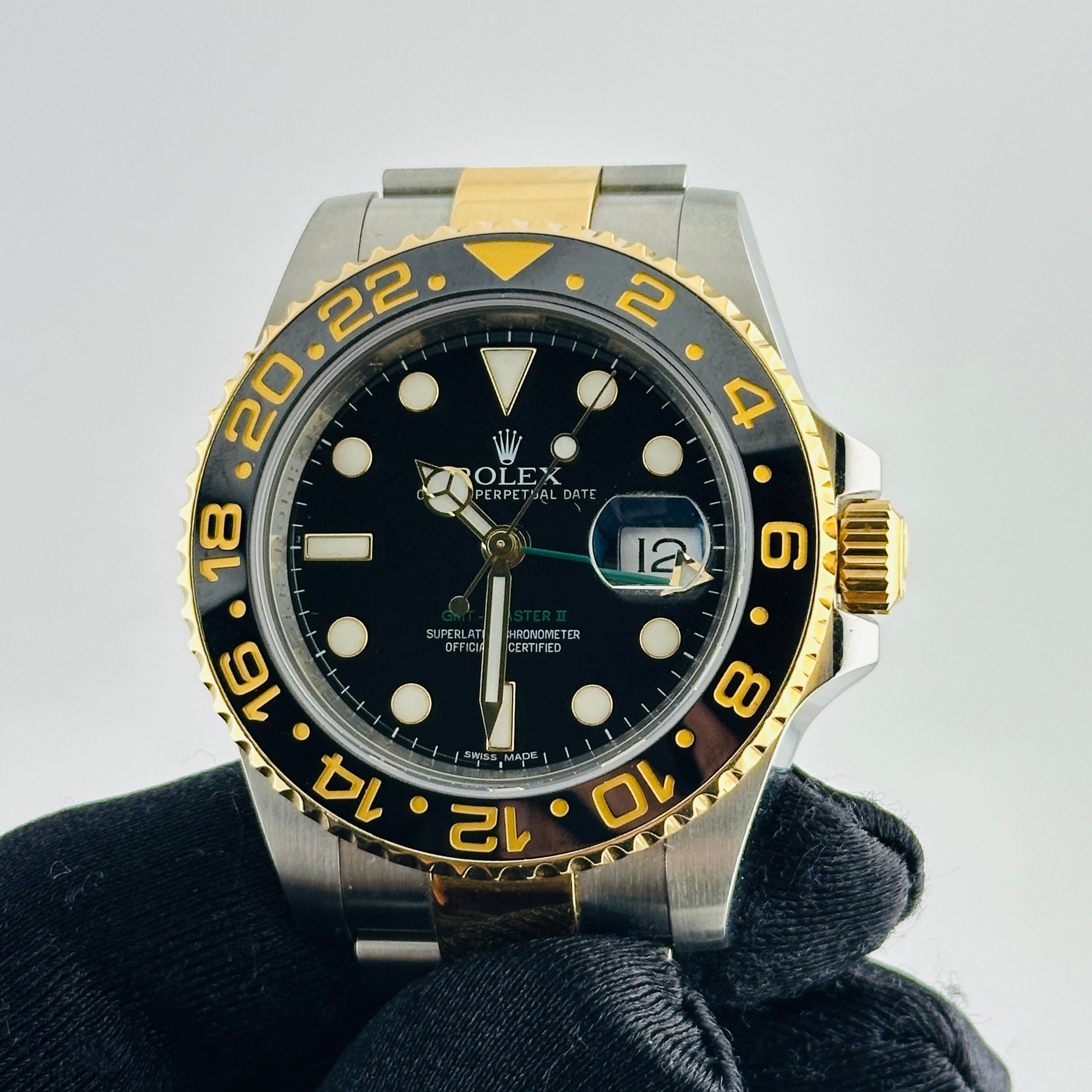 Rolex GMT-Master II Black Dial on Oyster Ref. 116713LN Card 2015 — view 3
