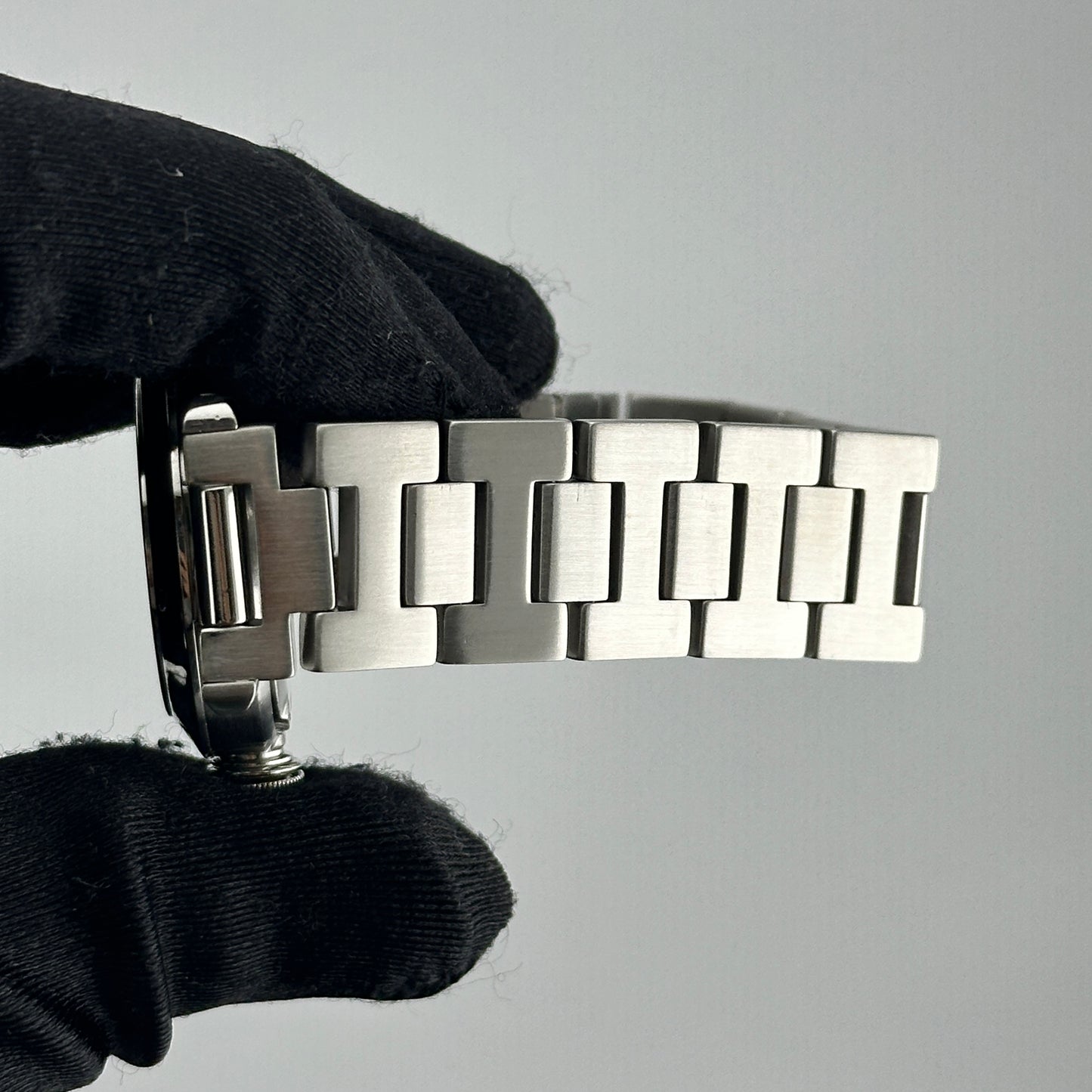 Cartier Pasha C White Arabic W Gold Markers Dial on Stainless Steel Bracelet Ref. 2324 — view 5