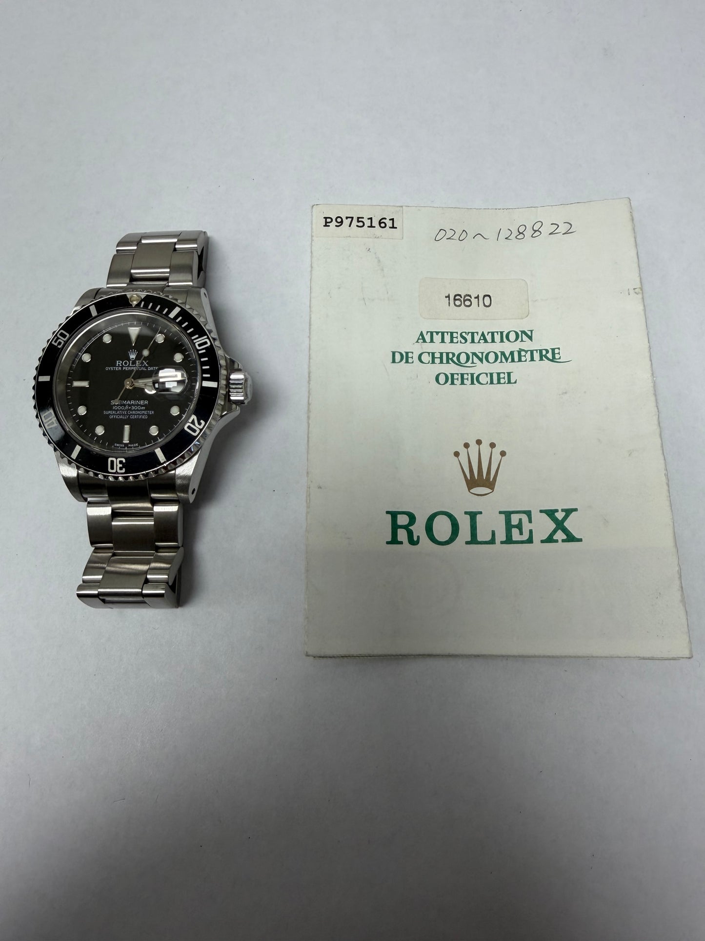Rolex Submariner Black Dial on Oyster Ref. 16610 Papers 2001 — view 6