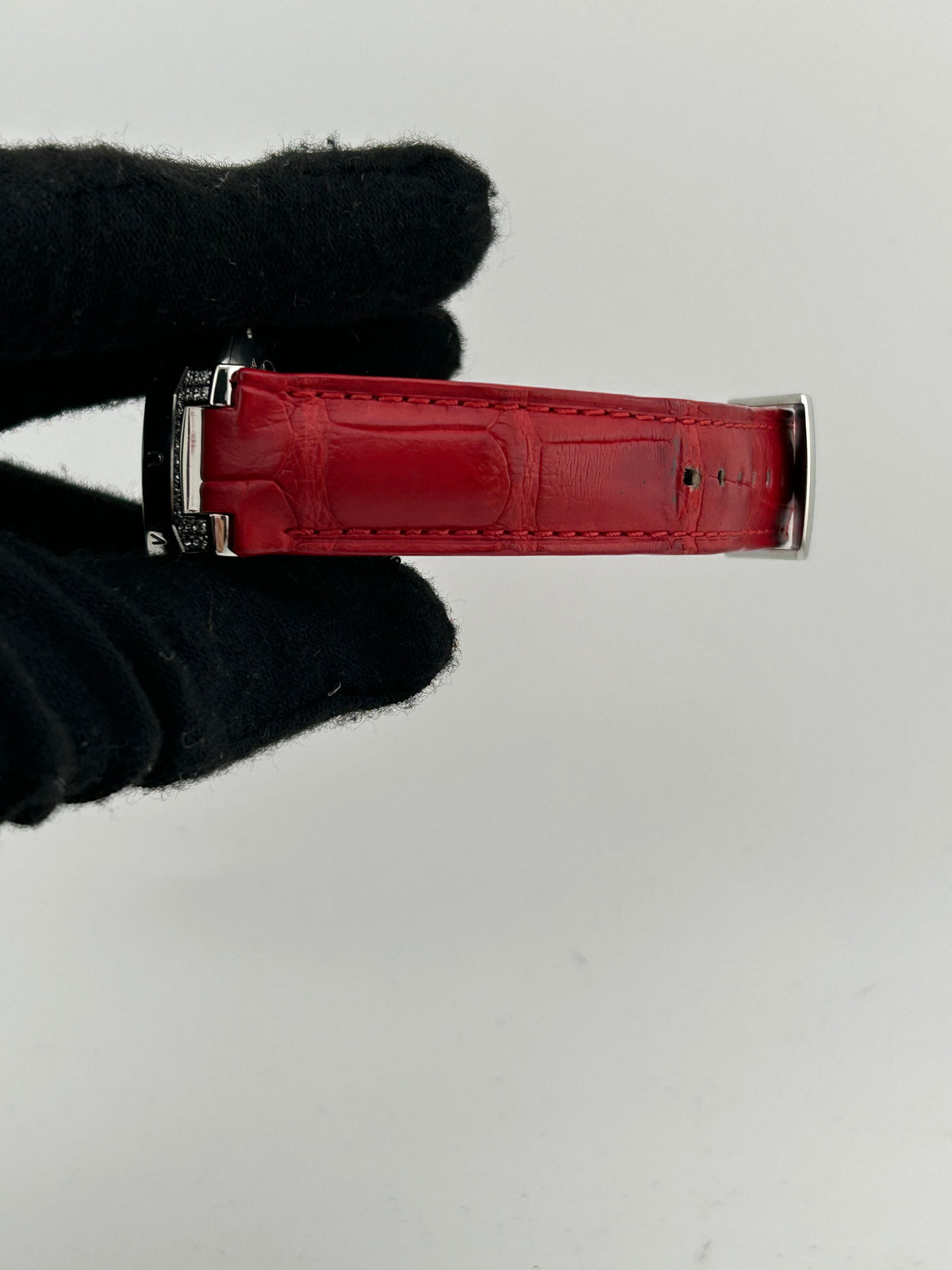 Louis Vuitton Tambour Silver Arabic Numerals Dial on Red Leather Band Ref. Q1310 — view 5