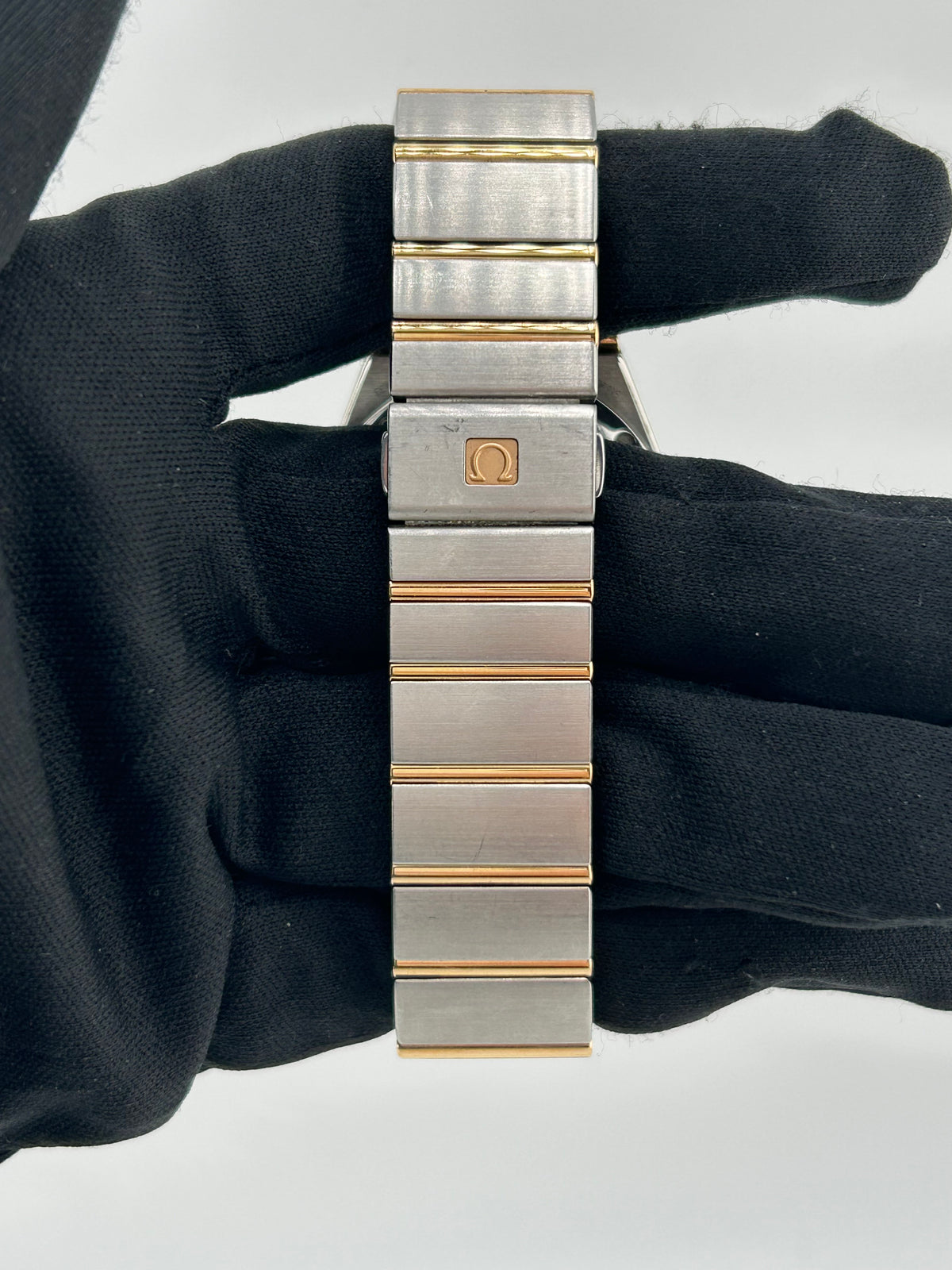 Omega Constellation Day/Date Silver Dial on Stainless Steel And Red Gold Bracelet Ref. 123.25.38.22.02.001 Complete 2018 — view 4
