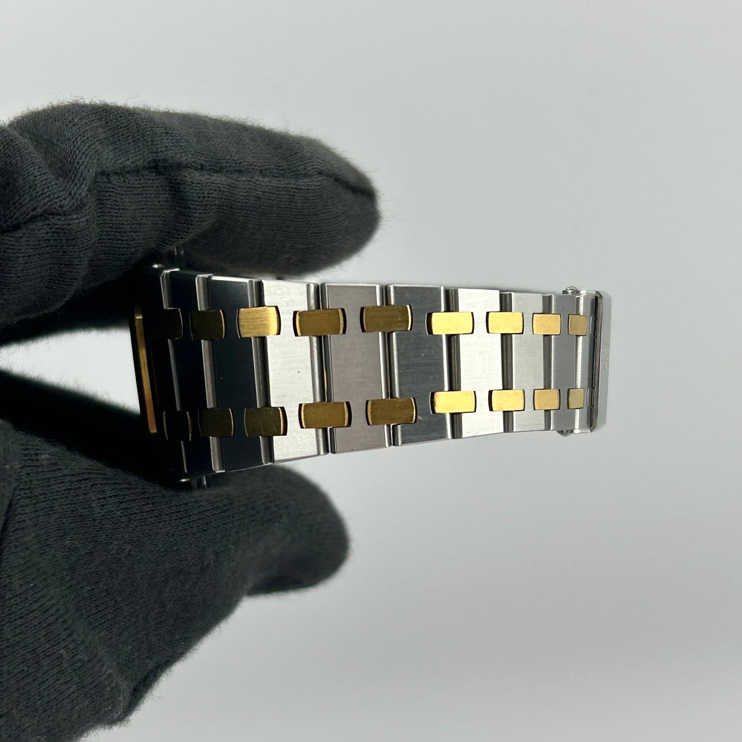 Audemars Piguet Royal Oak Grey / Gold Markers Dial on 2 Tone Bracelet Ref. 56143SA — view 4