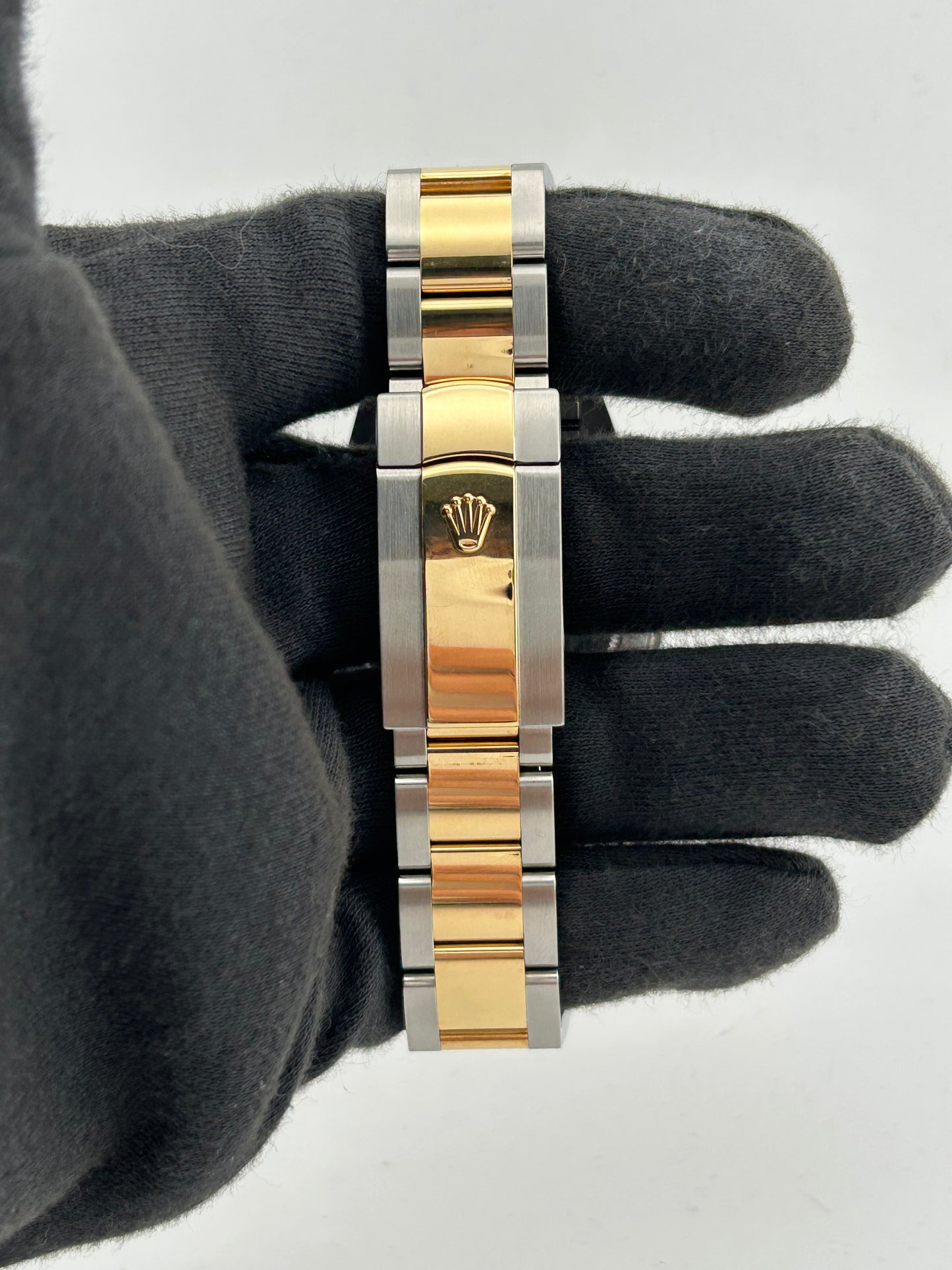 Rolex Datejust 41 Champagne Diamond Dial on 2 Tone Oyster Bracelet Ref. 126333 Card 2019 — view 4