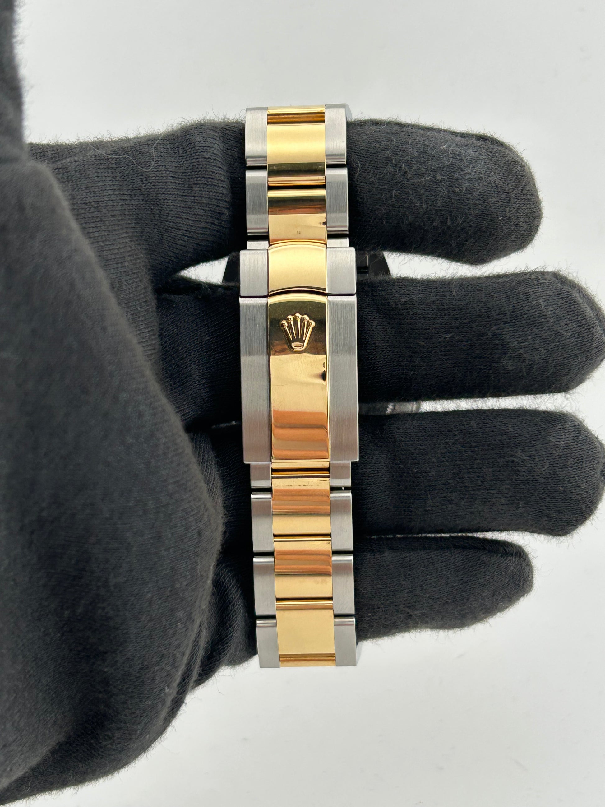 Rolex Datejust 41 Champagne Diamond Dial on 2 Tone Oyster Bracelet Ref. 126333 Card 2019 — view 4