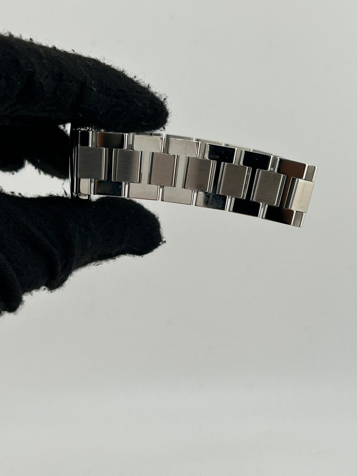 Cartier Ronde Solo SM Silver Roman Numerals Dial on Stainless Steel Bracelet Ref. W6701004 Papers 2015 — view 5