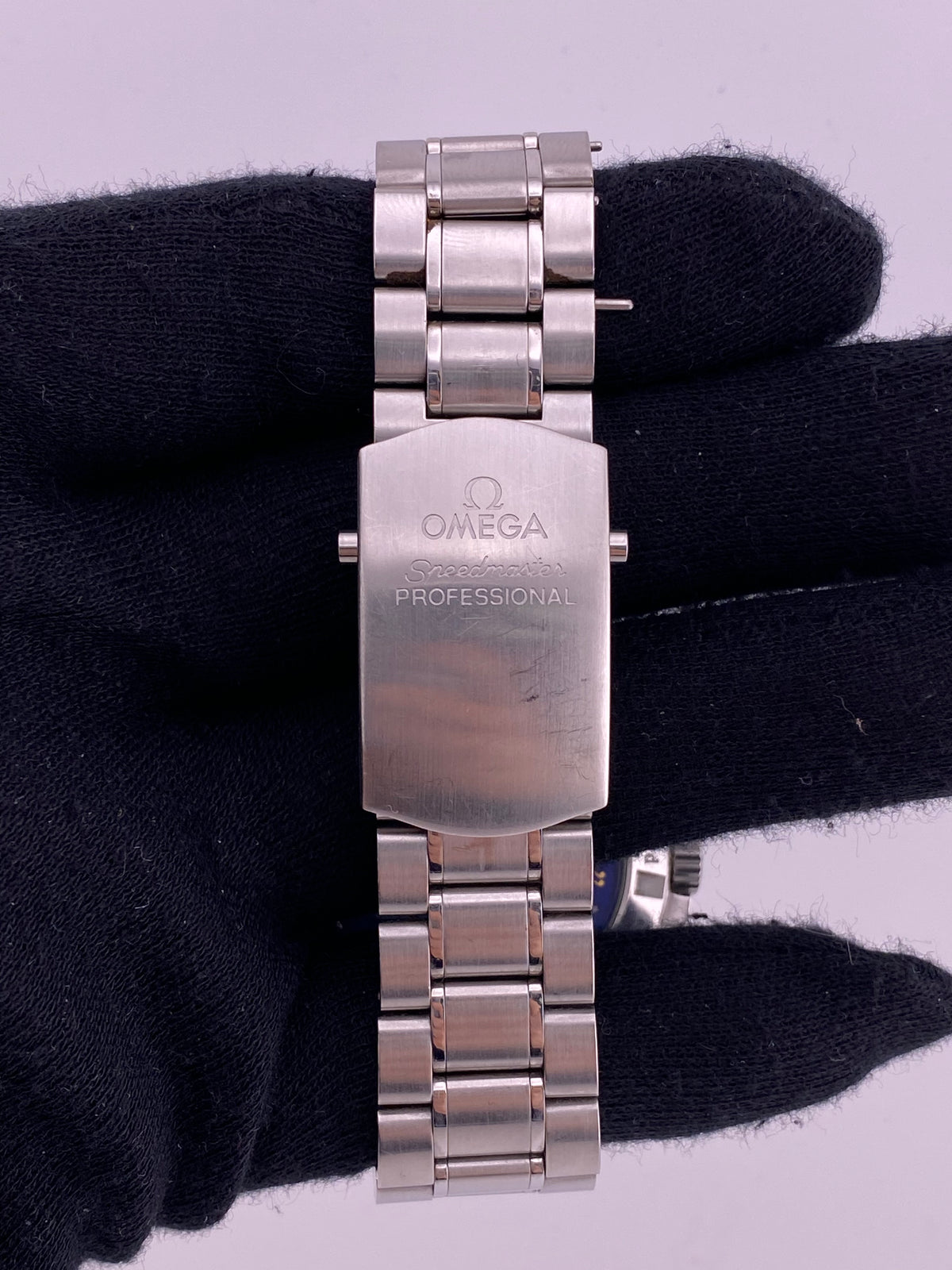 Omega Speedmaster Moonwatch "Snoopy" Black Snoopy Dial on Bracelet Ref. 3578.51.00 — view 4