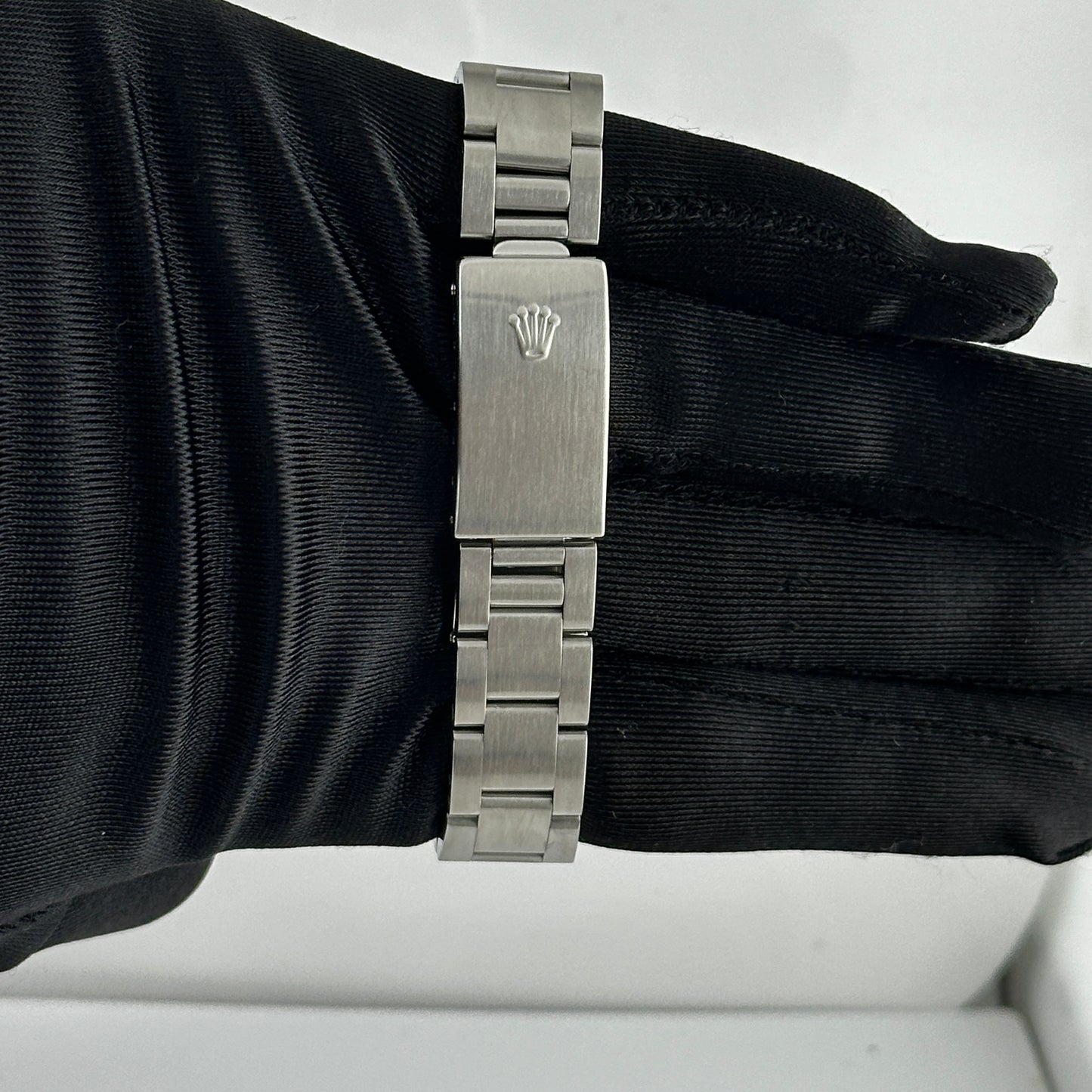Rolex Oyster Perpetual Black Dial on Oyster Ref. 67480 Papers 1999 — view 3