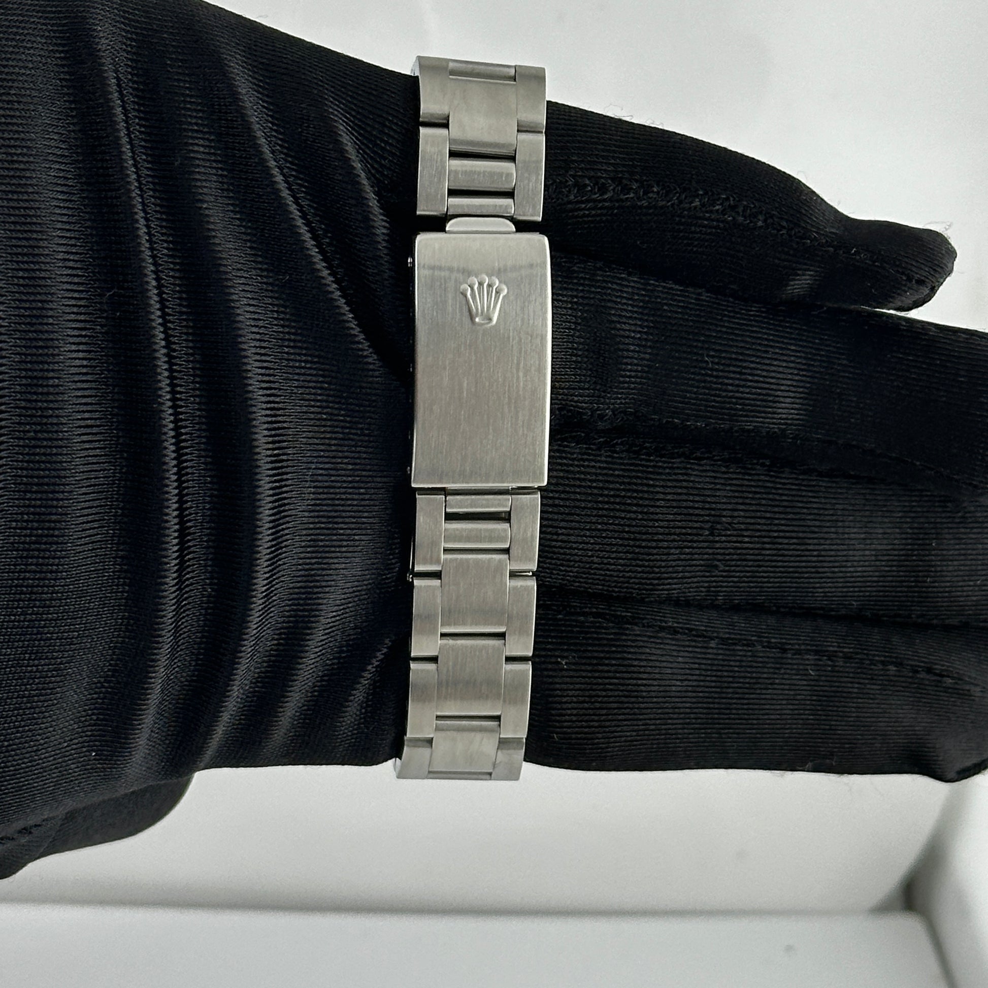 Rolex Oyster Perpetual Black Dial on Oyster Ref. 67480 Papers 1999 — view 3