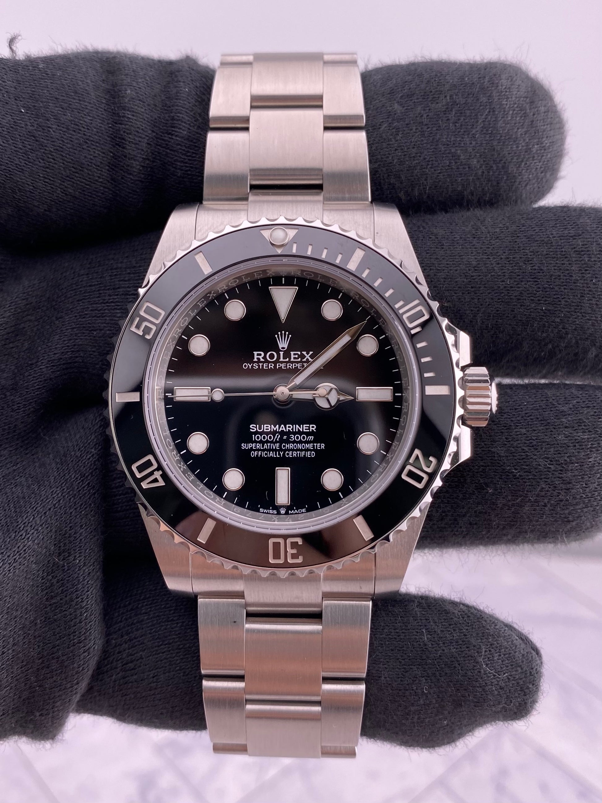 Rolex Submariner No-Date Black Dial on Oyster Ref. 124060 Card 2026 — view 2