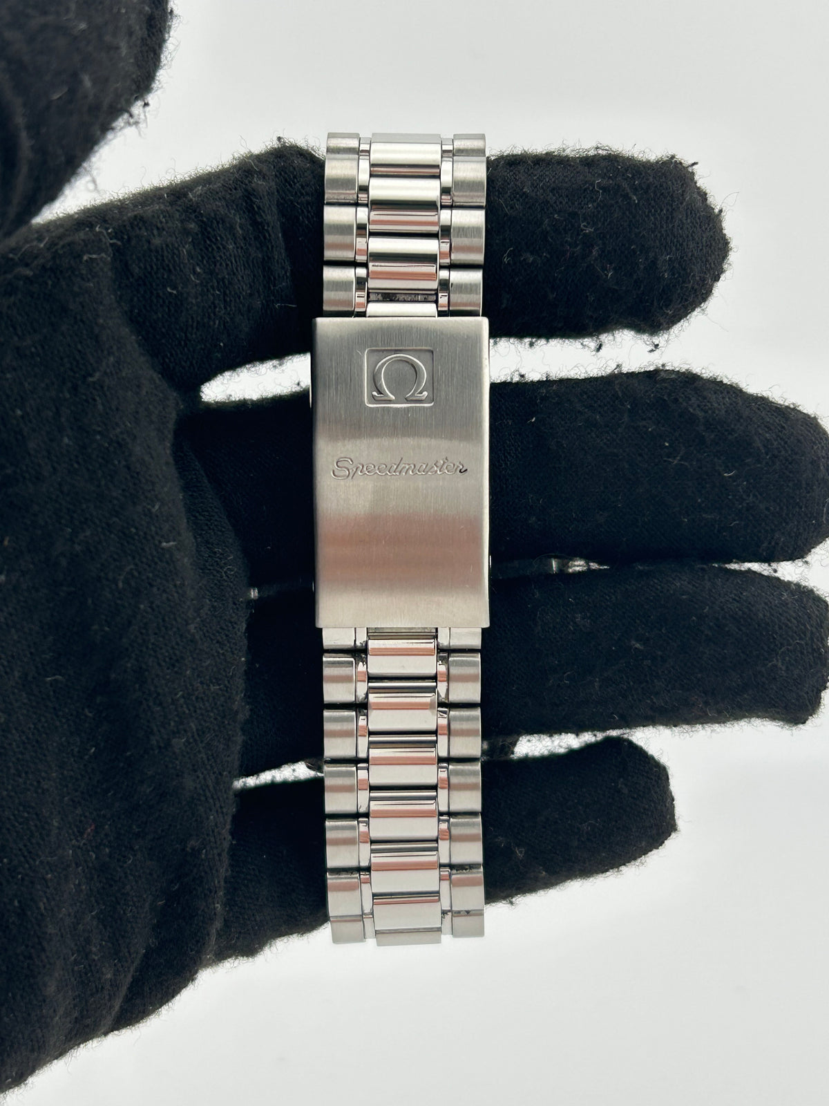 Omega Speedmaster Reduced Black Dial on Stainless Steel Bracelet Ref. 3510.50 — view 4