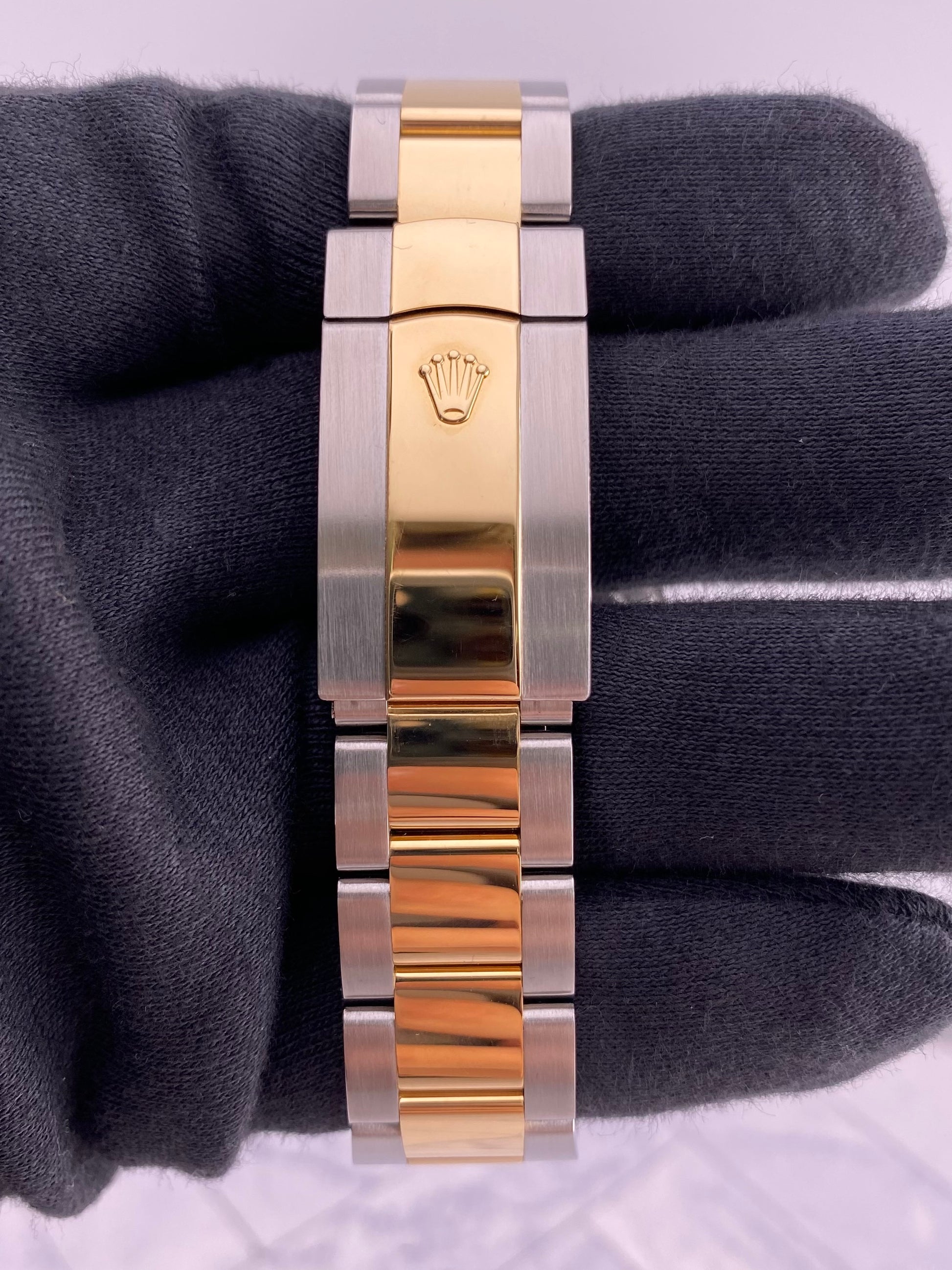 Rolex SkyDweller Black Dial on Oyster Ref. 326933 Card 2023 — view 4