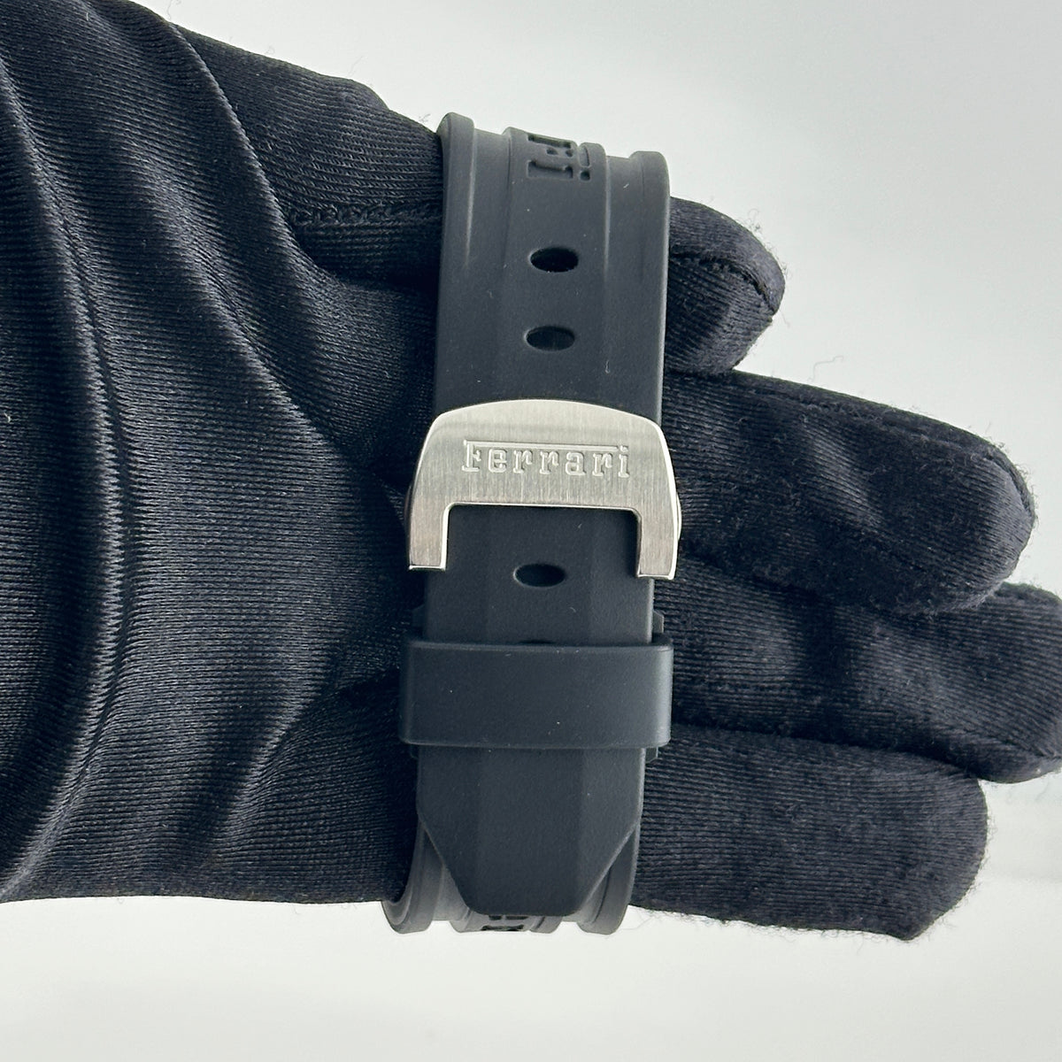 Panerai Ferrari GT Chronograph Black Dial on Rubber Strap Ref. F6656 Complete Open Date — view 4