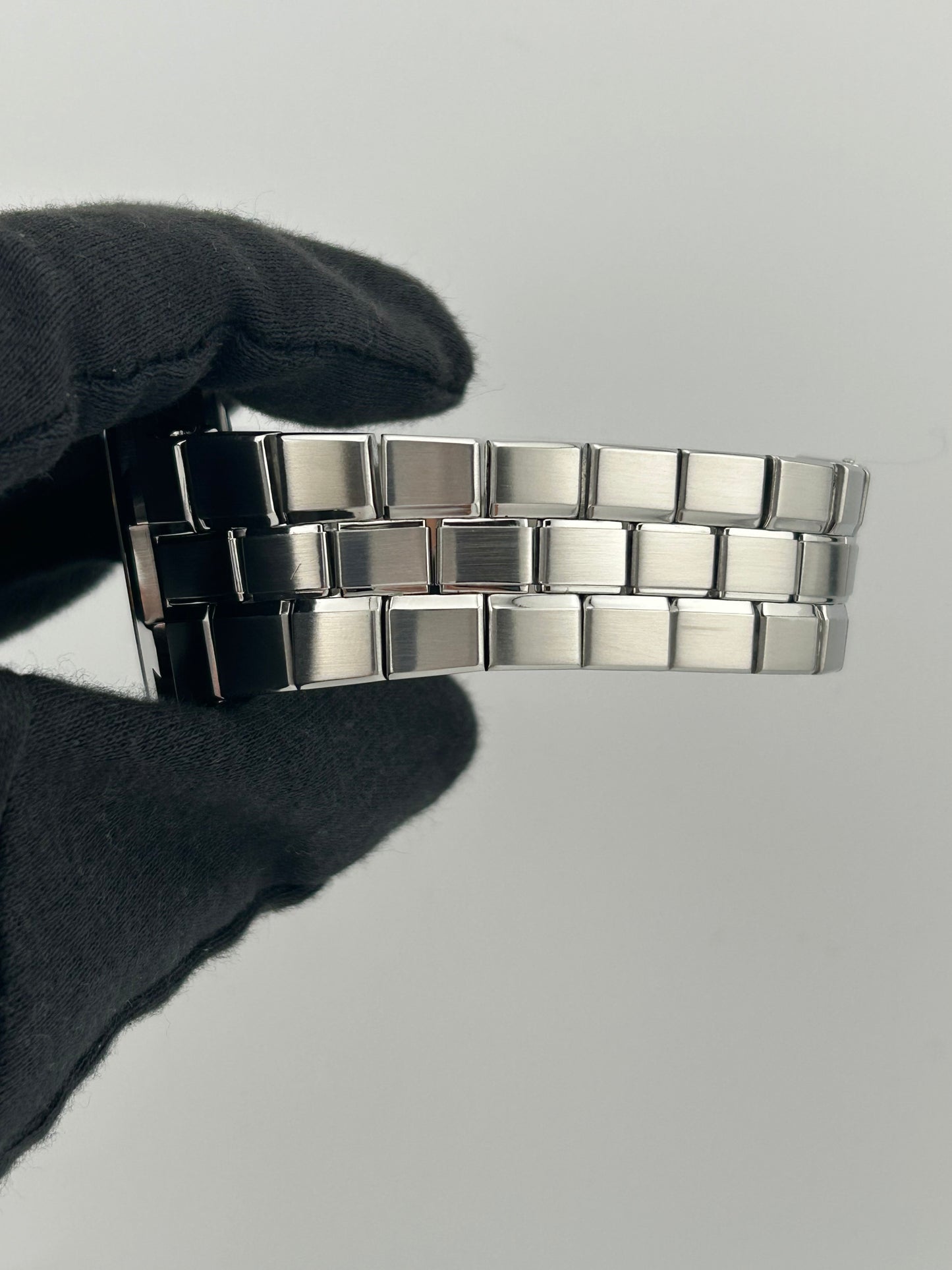 Vacheron Constantin Overseas Silver Dial on Stainless Steel Ref. 49140/423A-8790 Complete 2004 — view 5