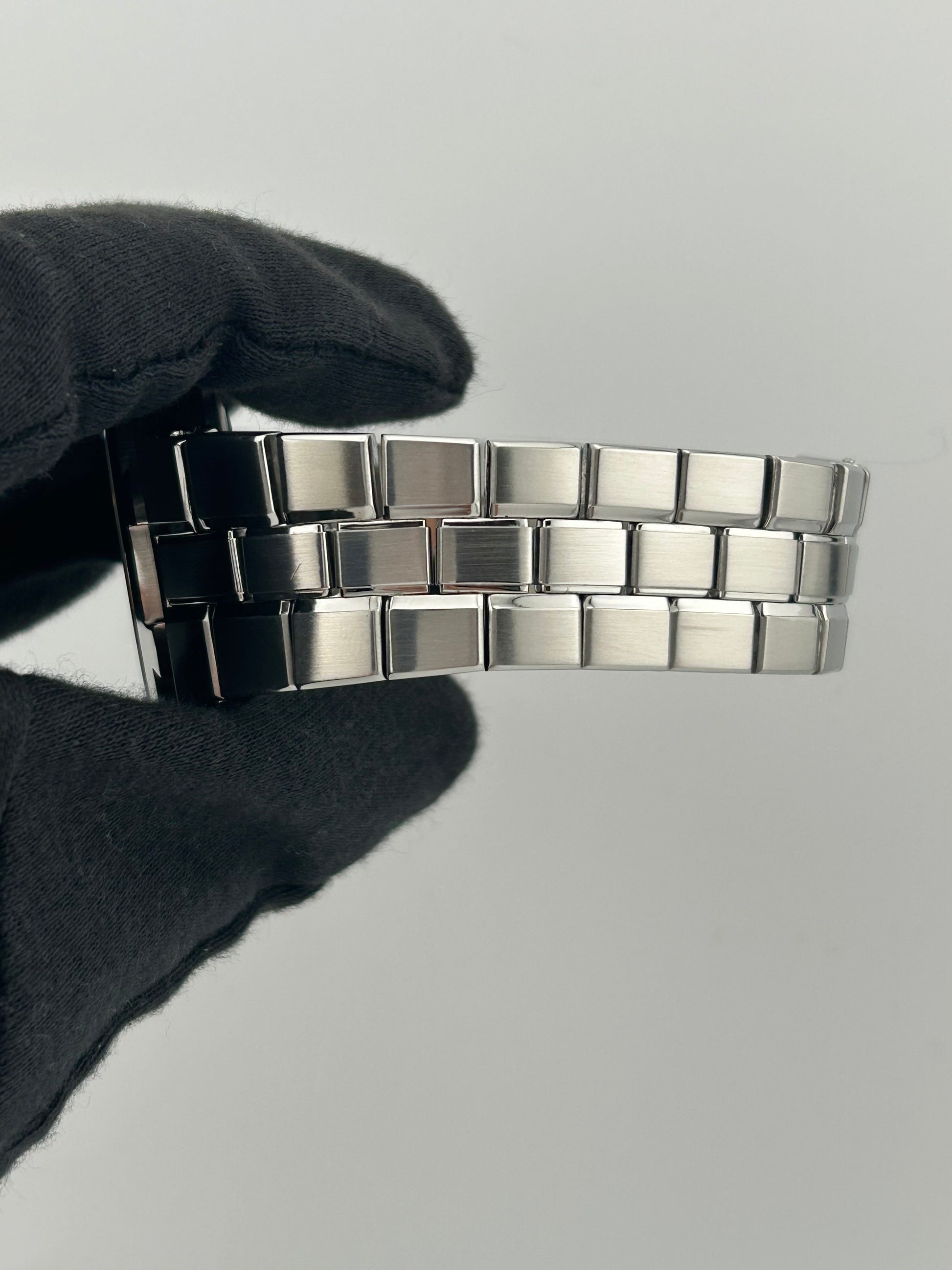 Vacheron Constantin Overseas Silver Dial on Stainless Steel Ref. 49140/423A-8790 Complete 2004 — view 5