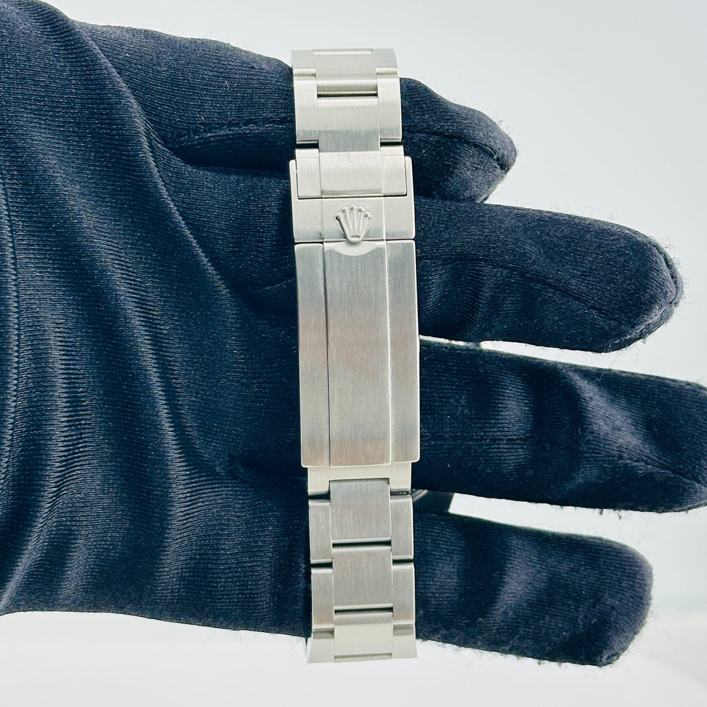 Rolex Sea-Dweller Deepsea Black Dial on Oyster Bracelet Ref. 116660 Card 2009 — view 4