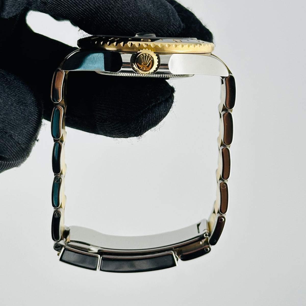 Rolex GMT-Master II Black Dial on Oyster Bracelet Ref. 116713 2008 — view 6
