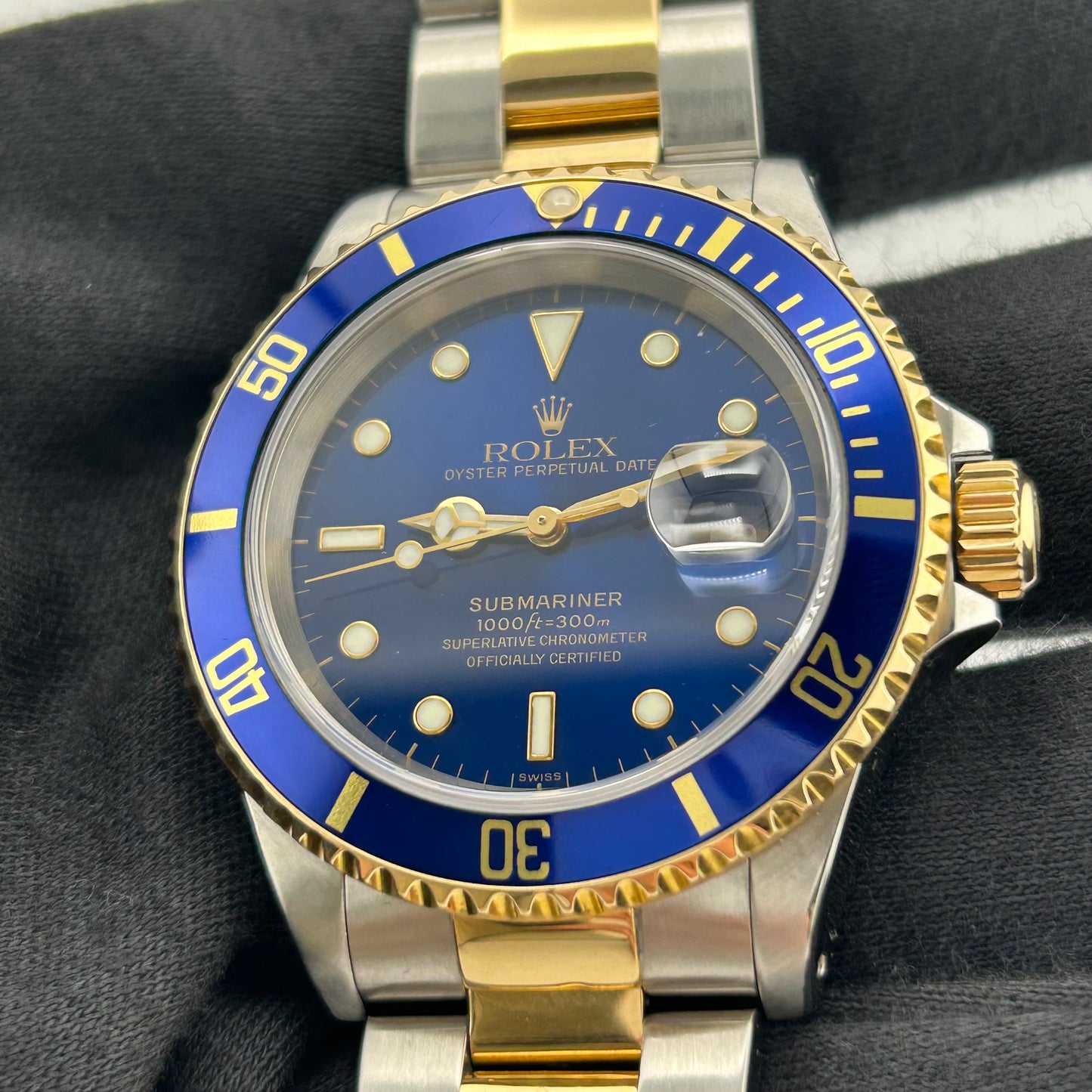 Rolex Submariner Blue Dial on Oyster Ref. 16613 Papers 1999 — view 3
