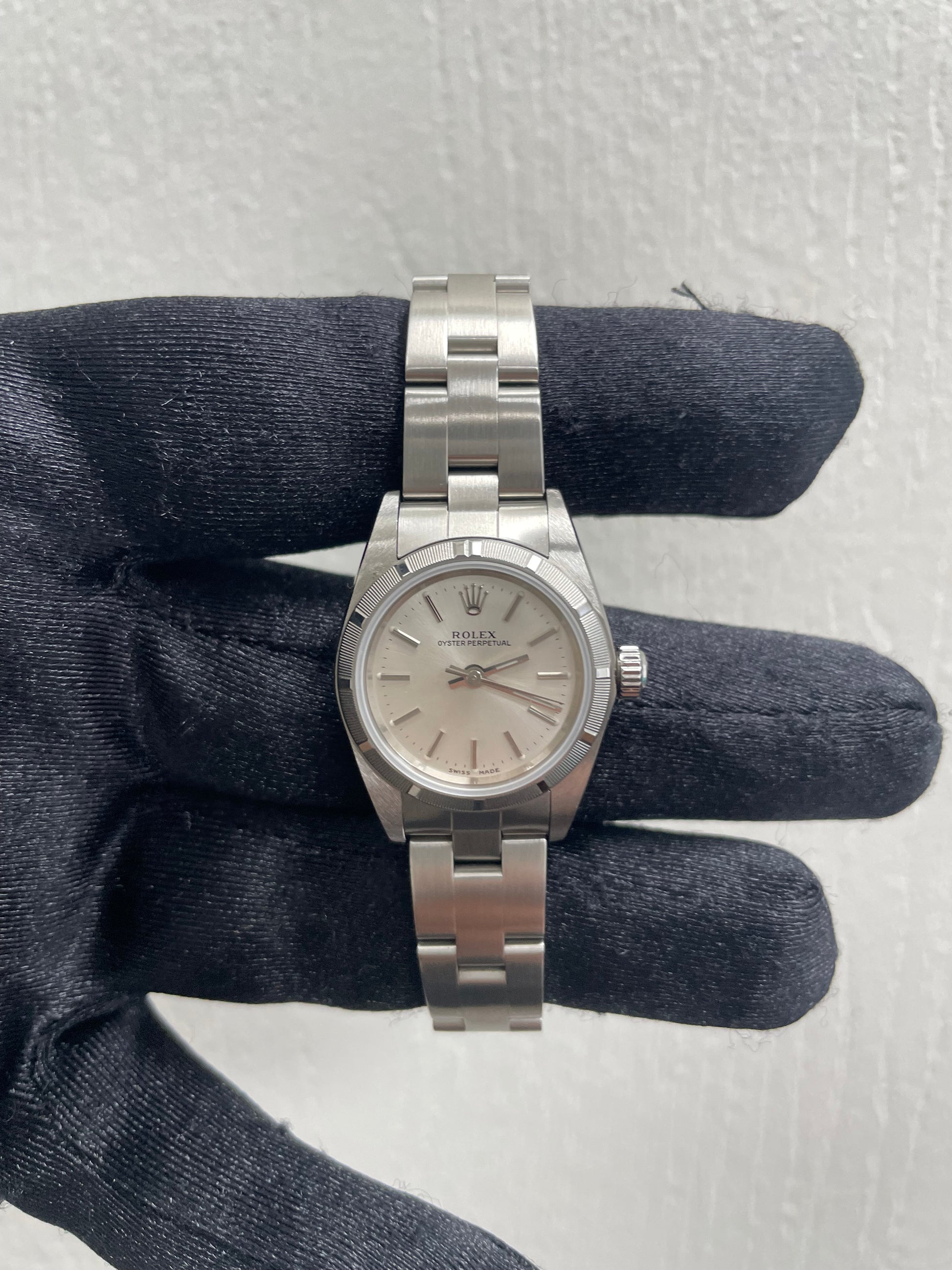 Rolex Oyster Perpetual Silver Dial on Oyster Ref. 76030 Papers 2000 — view 2