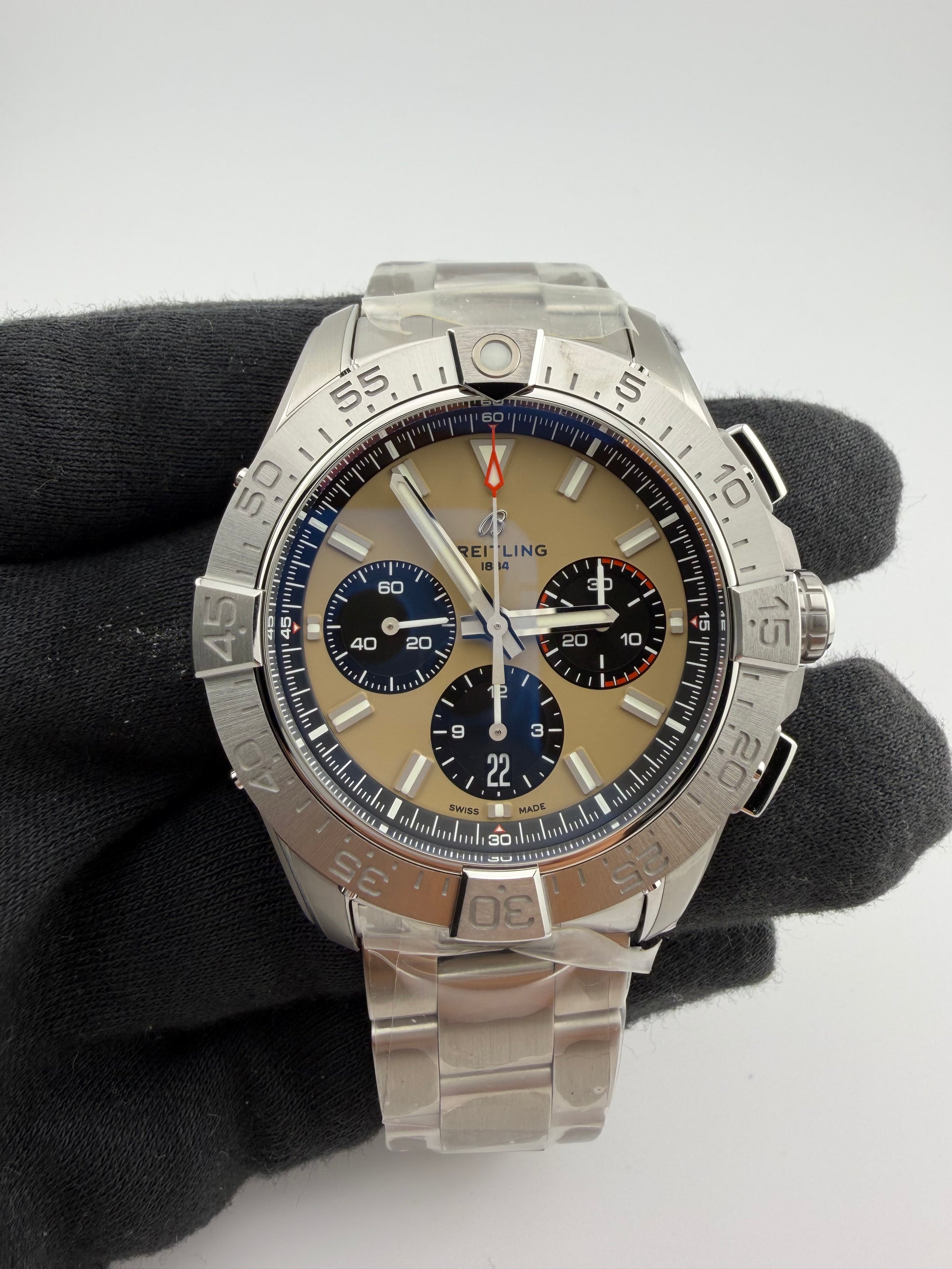 Breitling Avenger B01 Chronograph Beige Dial on Bracelet Ref. AB0147101A1A1 Card 2026 — view 4