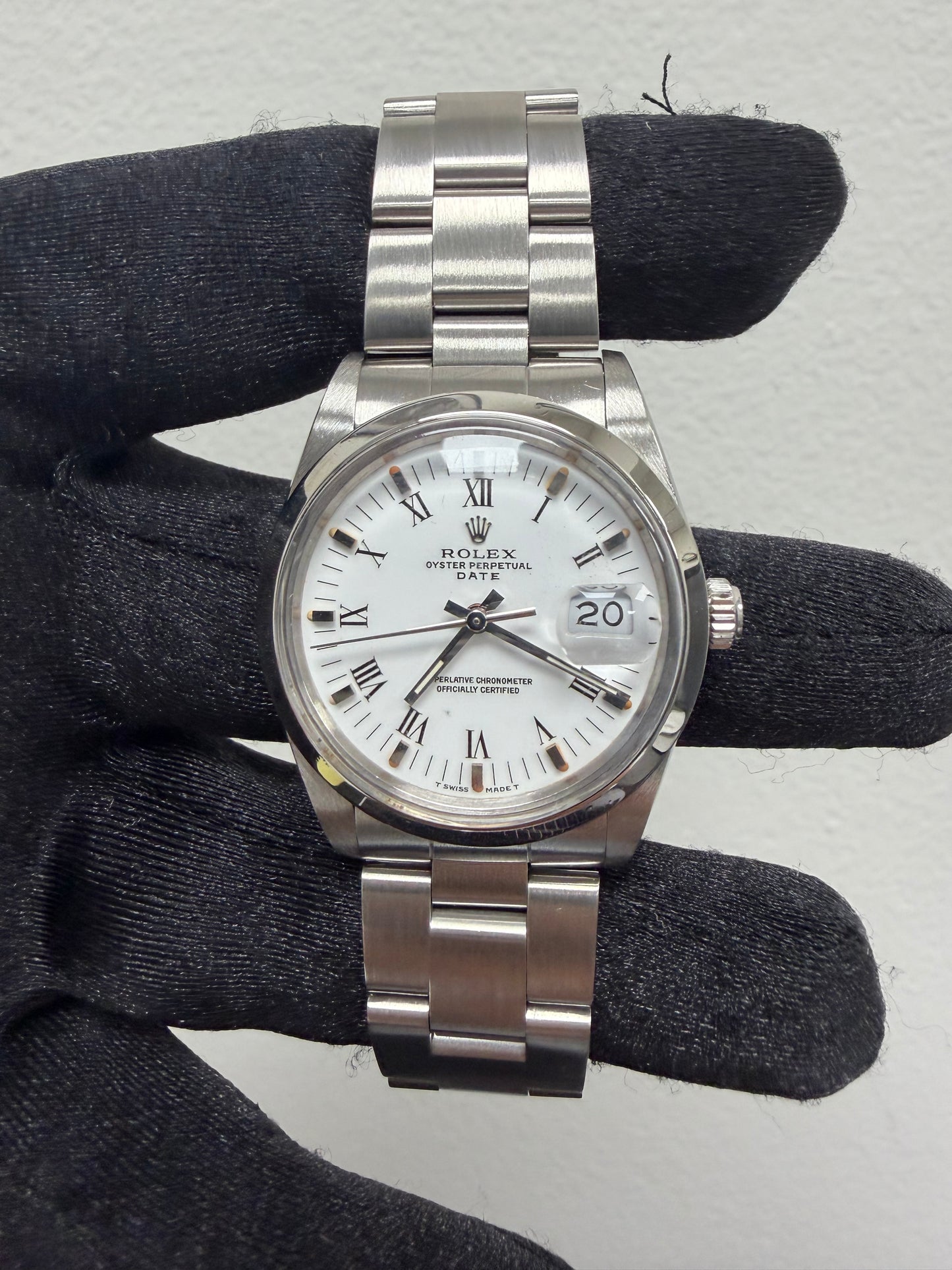 Rolex Oyster Perpetual Date White Roman Dial on Oyster Ref. 15000 1988 — view 2