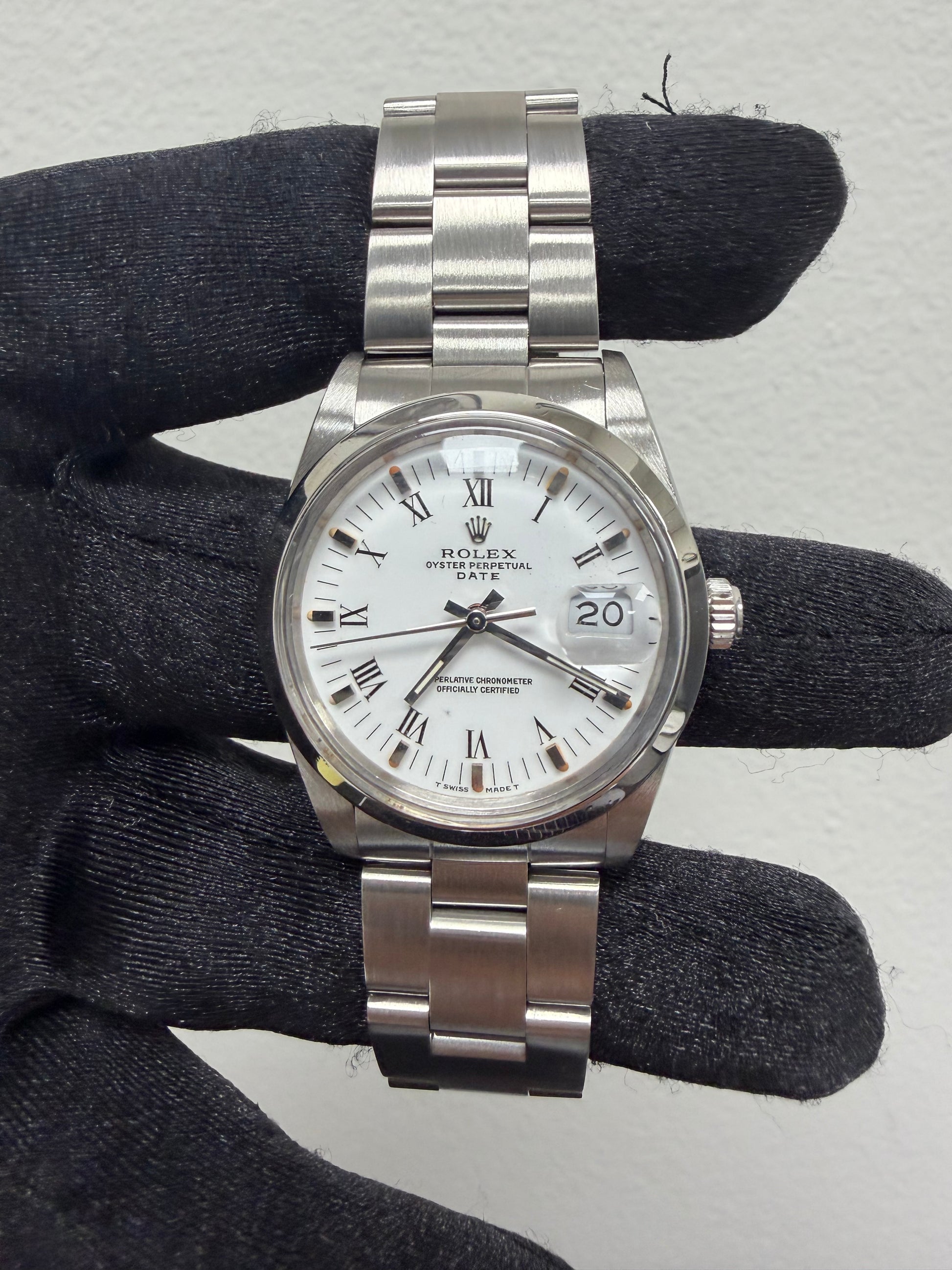 Rolex Oyster Perpetual Date White Roman Dial on Oyster Ref. 15000 1988 — view 2