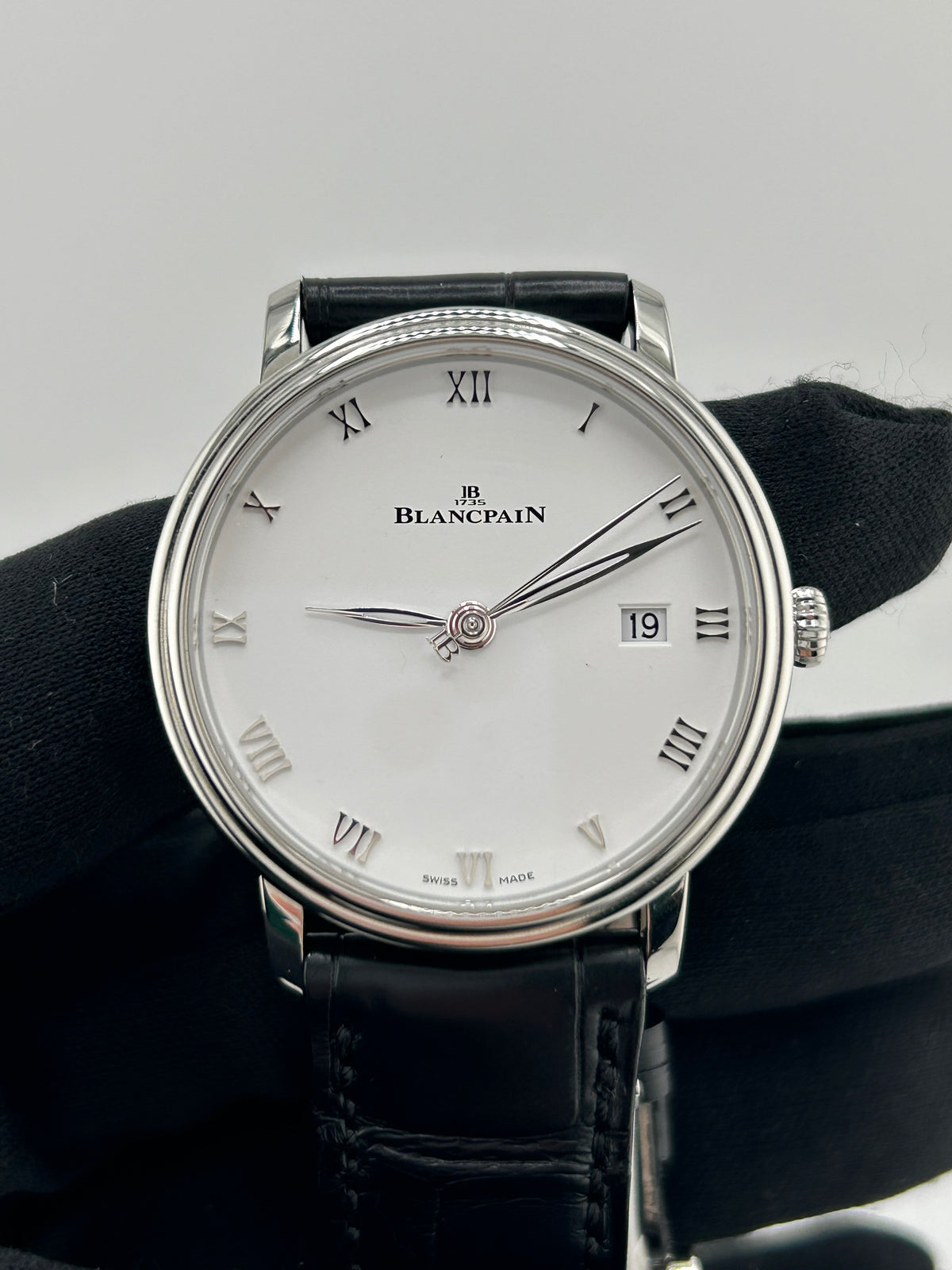 Blancpain Villeret Ultraplate White Dial on Leather Strap Ref. 6224-1127-55B Complete 2025 — view 3
