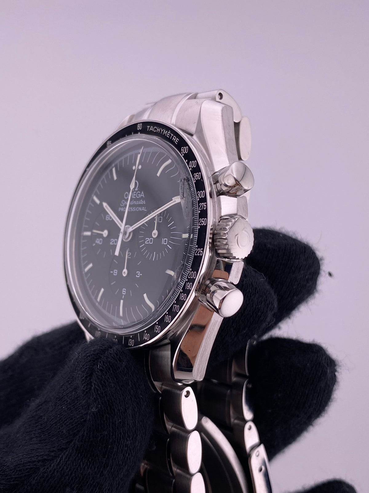 Omega Speedmaster Hesalite Black Dial on Stainless Steel Ref. 3572.5 — view 3