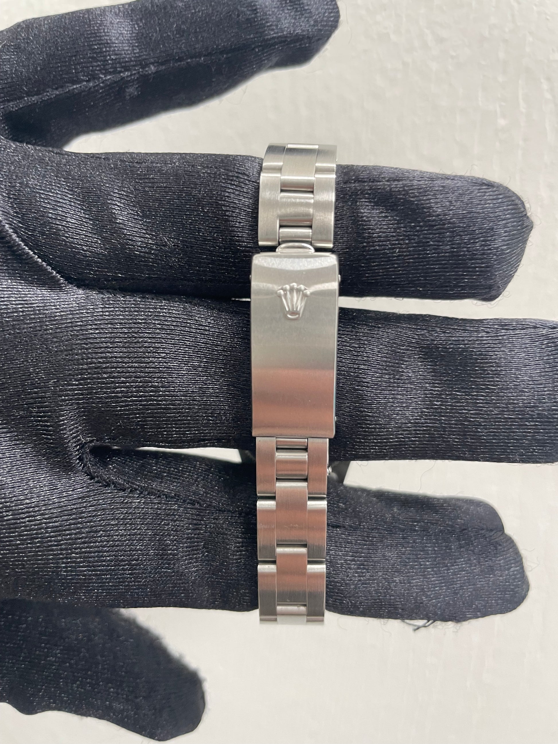 Rolex Oyster Perpetual Silver Dial on Oyster Ref. 76030 Papers 2000 — view 3