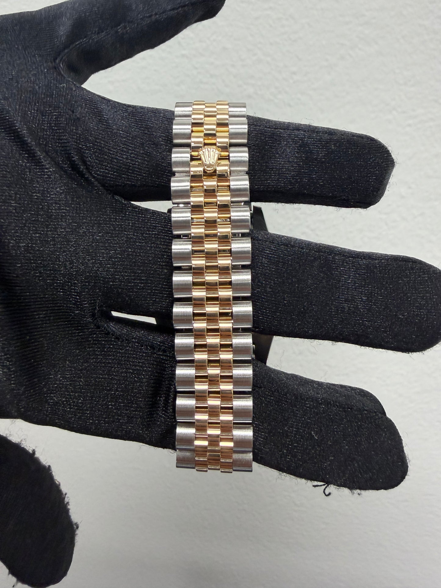 Rolex Datejust 36 Champagne Jubilee Diamond Dial on Jubilee Ref. 116243 2010 — view 3