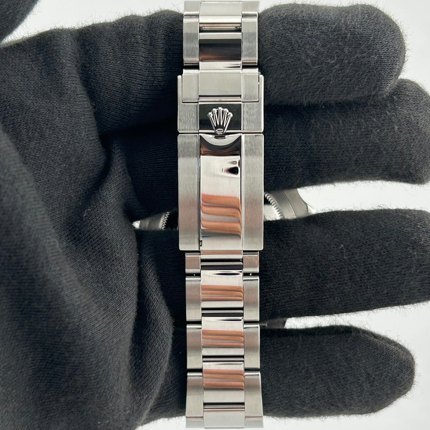 Rolex GMT-Master II Black Dial on Oyster Ref. 116710LN Card Open Date — view 4