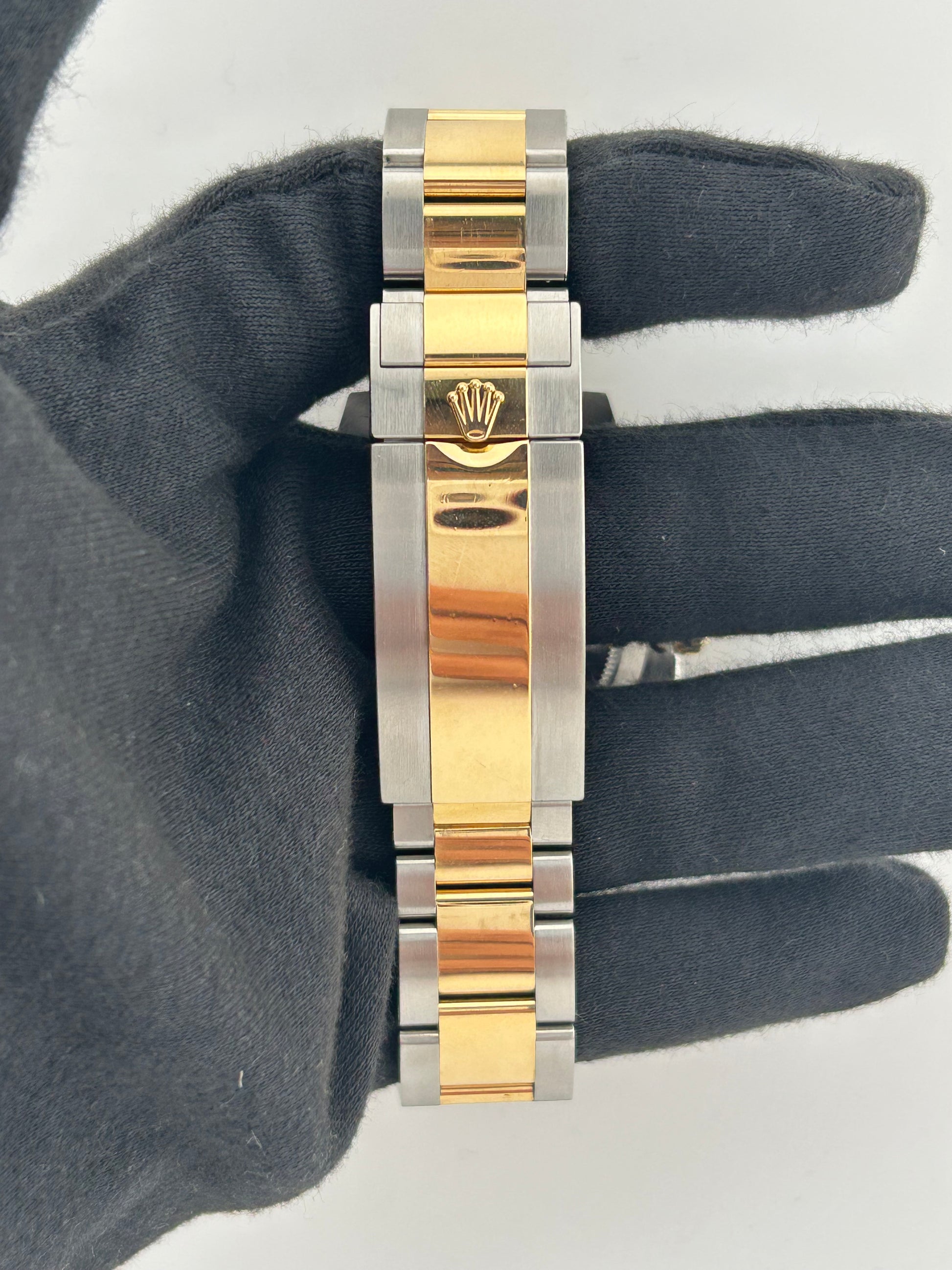 Rolex Submariner Black Dial on Oyster Bracelet Ref. 126613LN Card 2022 — view 4