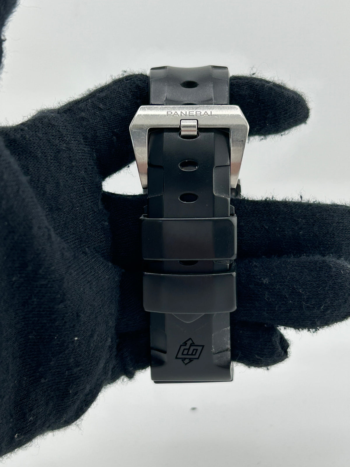 Panerai Luminor Submersible 3 Days Black Dial on Black Rubber Strap Ref. PAM00683 Complete 2019 — view 4