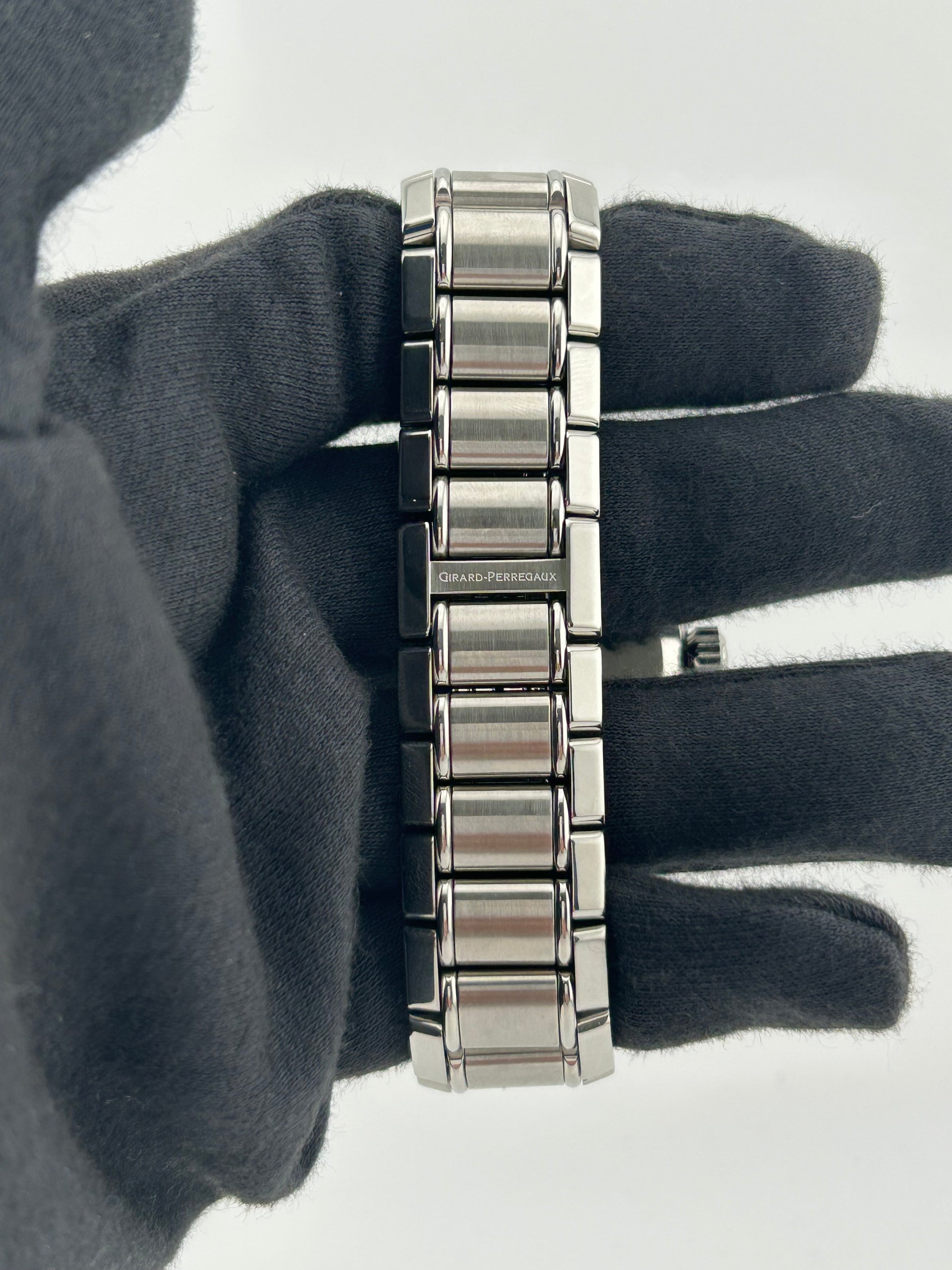 Girard Perregaux Ferrari 250-TR Testarossa Black Dial on Stainless Steel Bracelet Ref. 8090 — view 4
