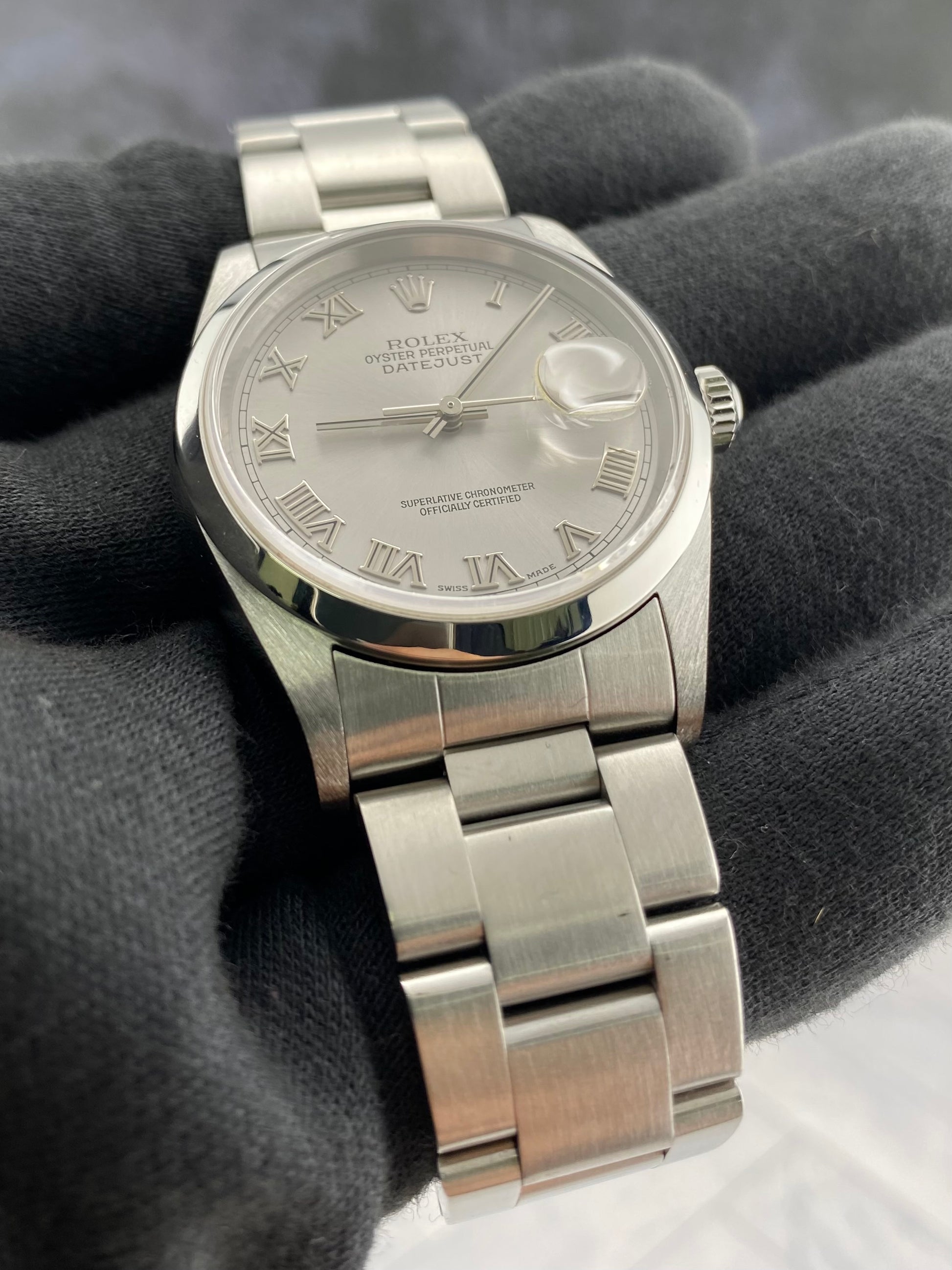 Rolex Datejust 36 Silver Roman Dial on Jubilee Ref. 16200 Papers 2001 — view 3
