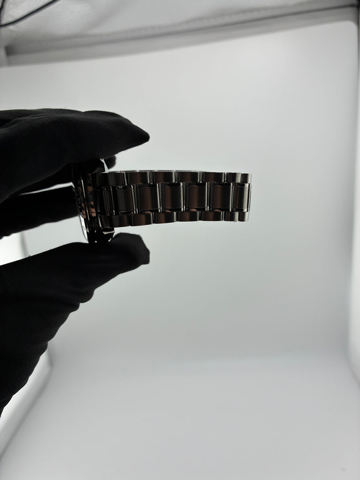 Omega Speedmaster Black Dial on Stainless Steel Bracelet Ref. 3513.52 — view 5