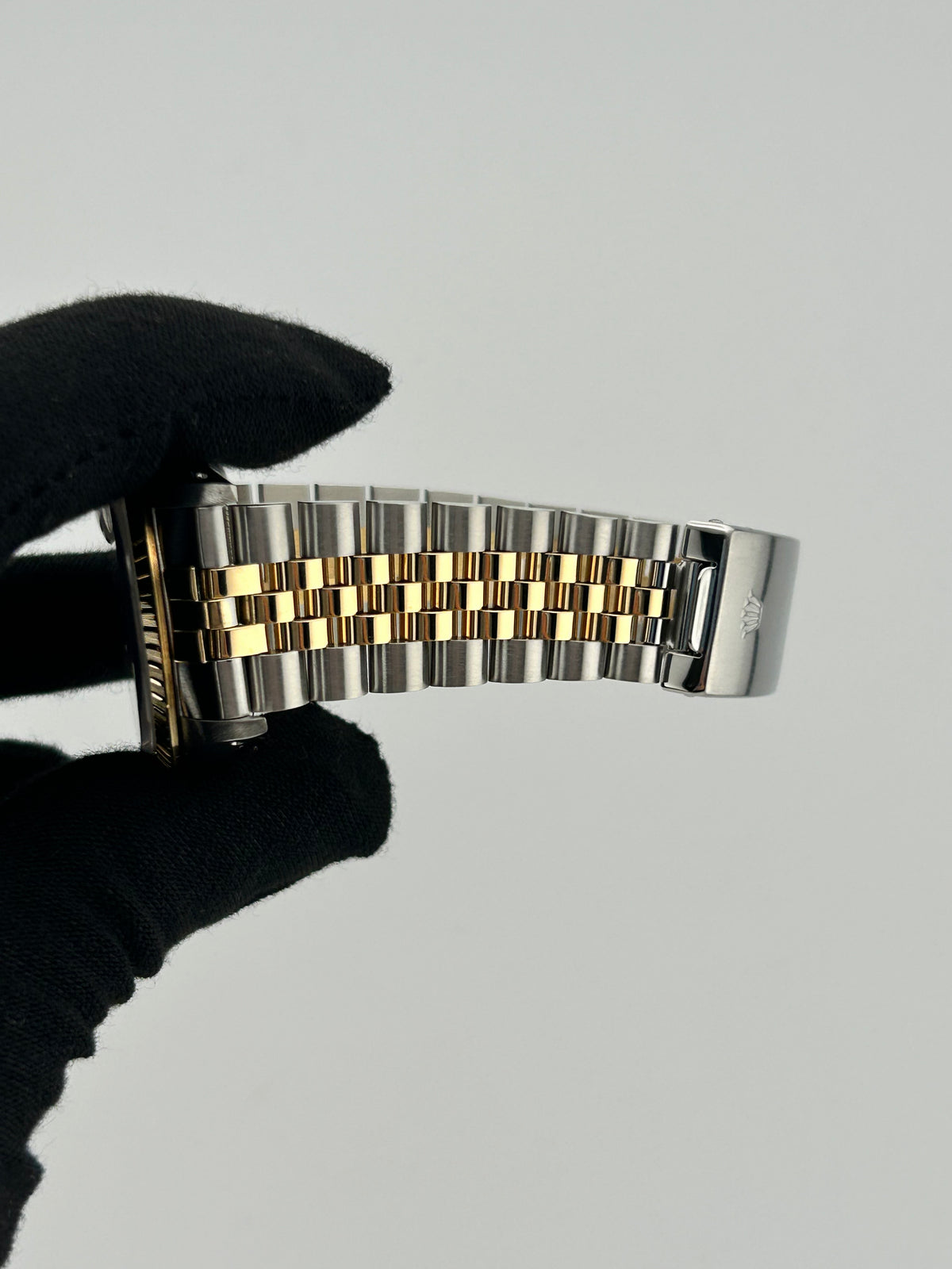 Rolex Oyster Perpetual Date Champagne Stick Dial on Jubilee Ref. 15223 — view 3