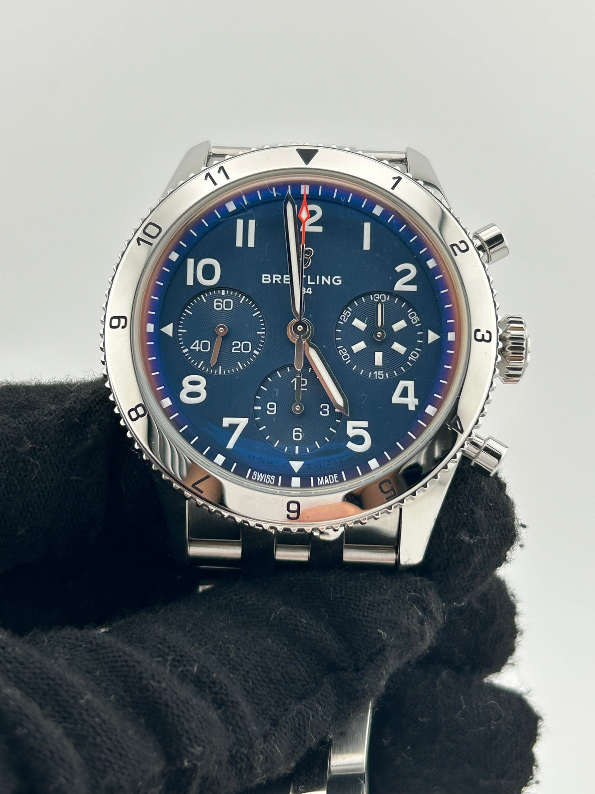 Breitling Classic AVI Chronograph Blue Dial on Stainless Steel Bracelet Ref. A233801A1C1A1 Complete 2023 — view 3