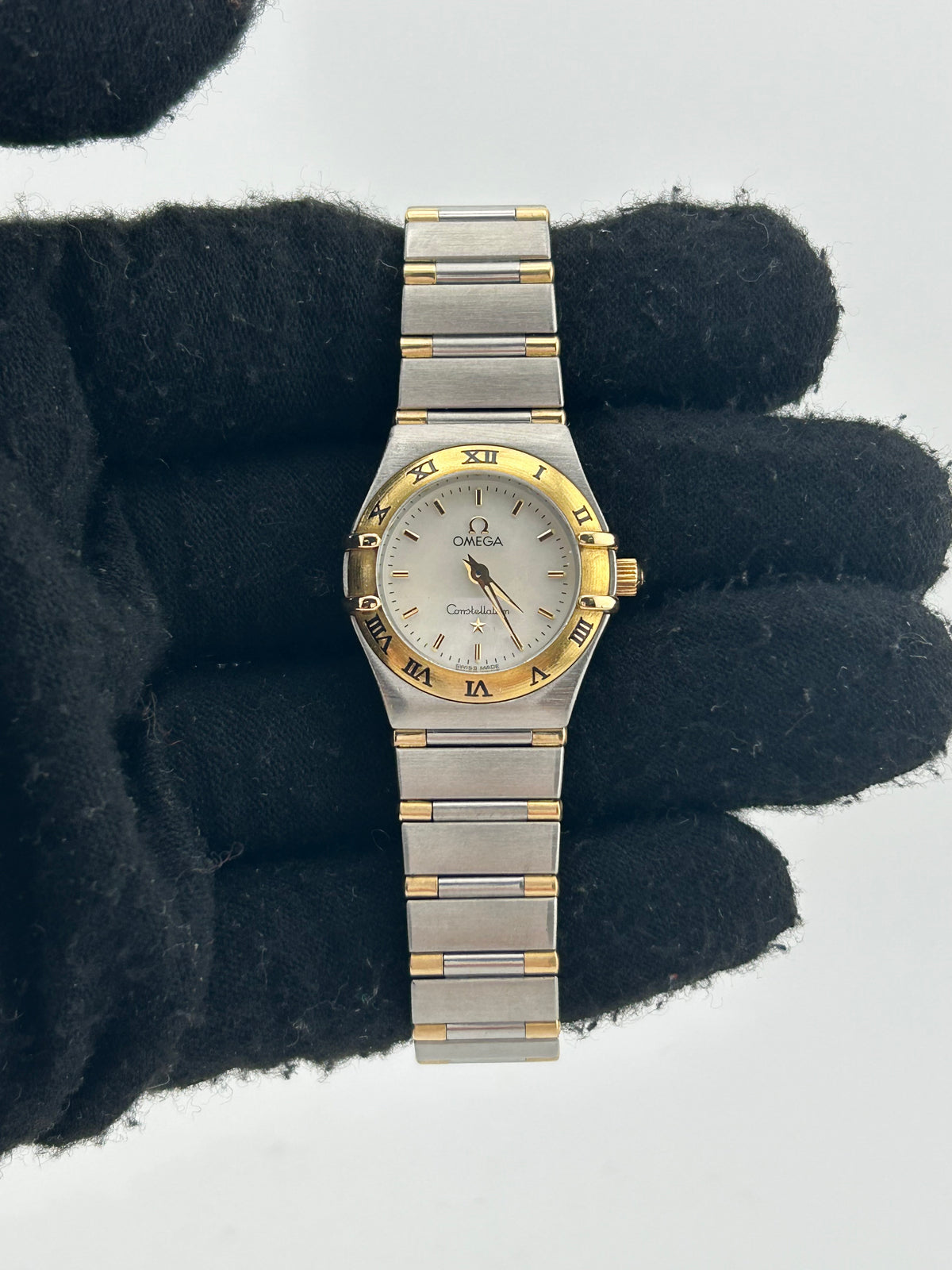 Omega Constellation White Mop Dial on 2 Tone Gold Plated Stainless Steel Bracelet Ref. 1362.70 Card 1998 — view 2